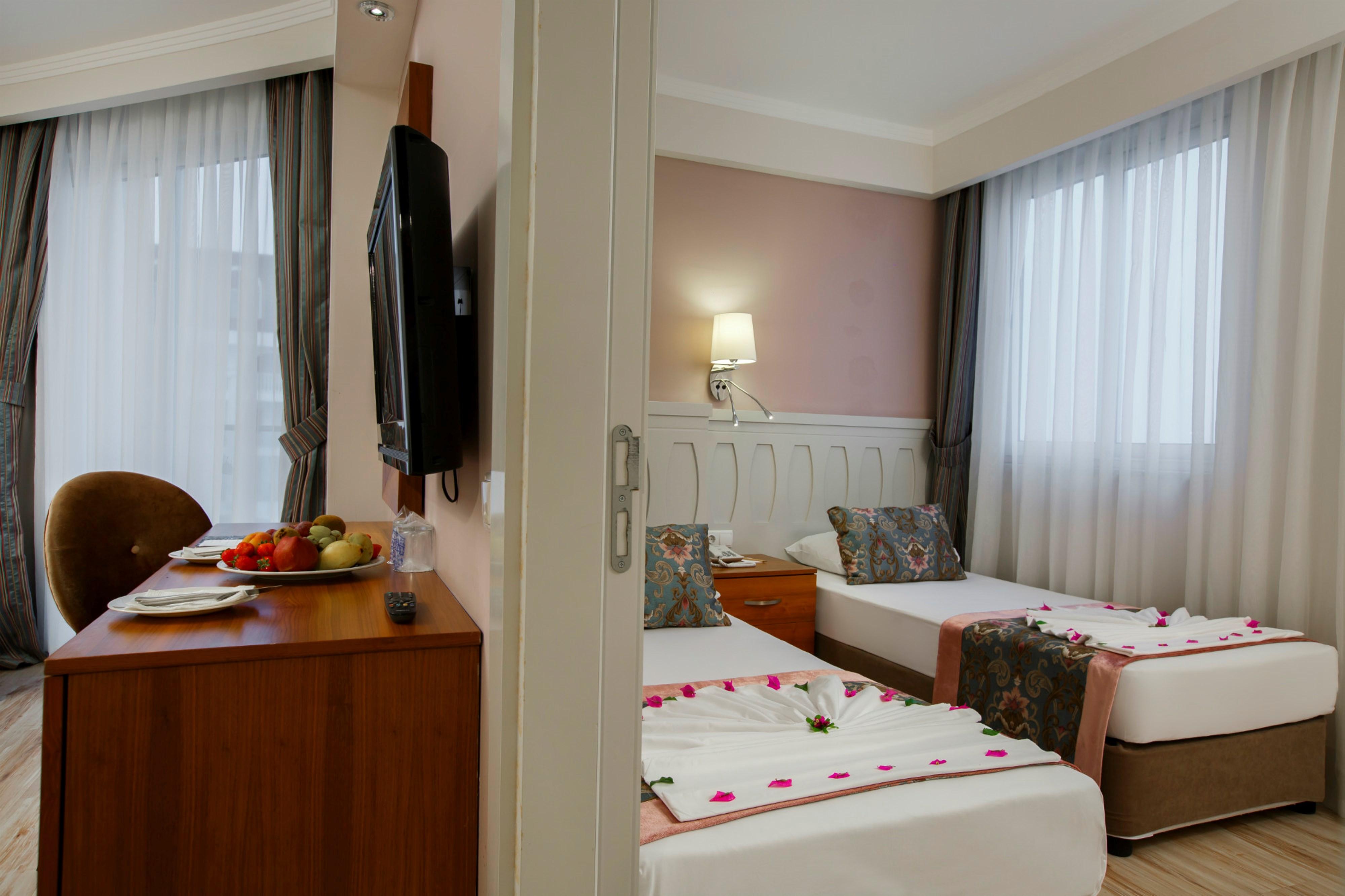 Crown Serenity Ultra 5* Side