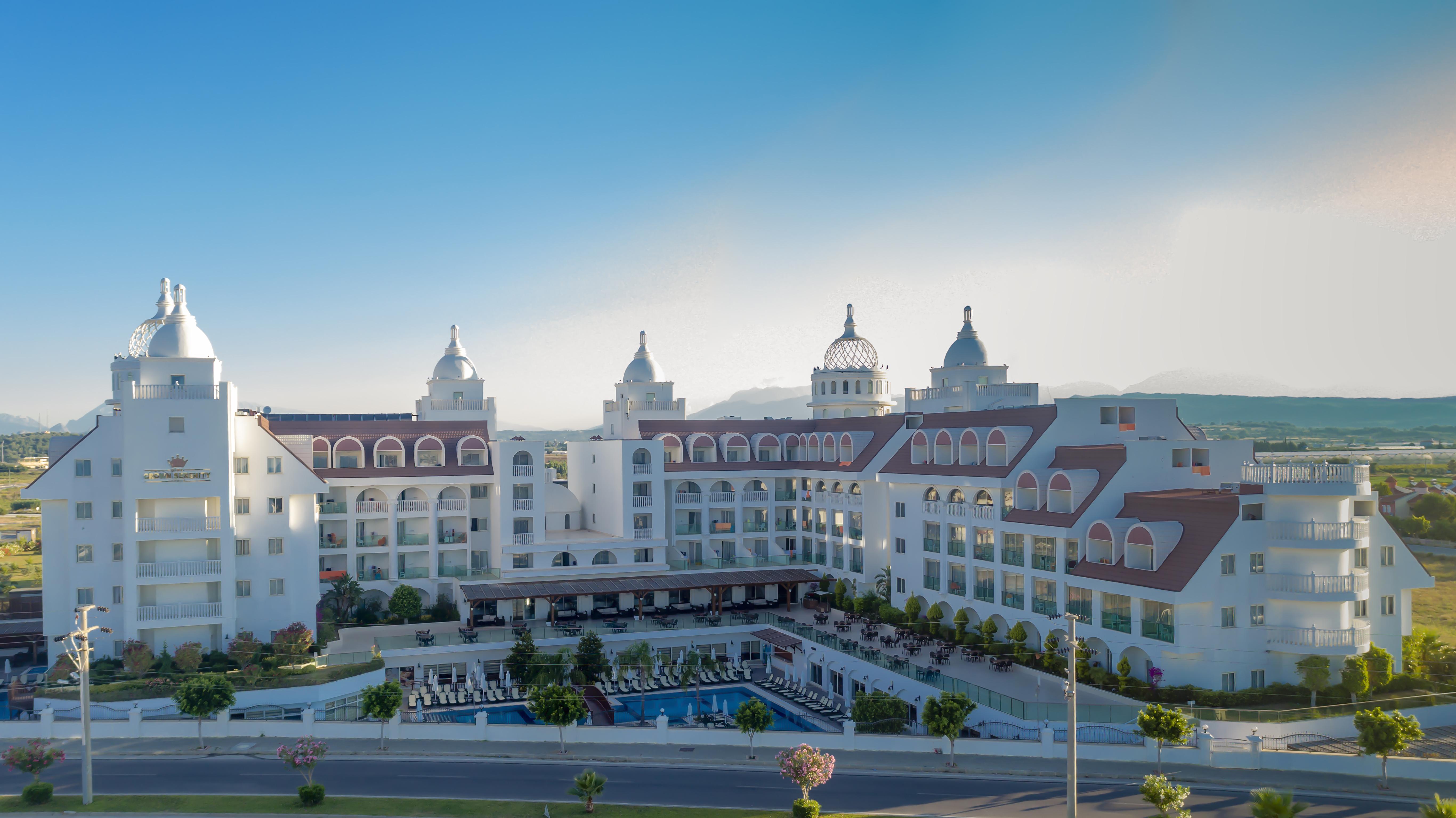 Crown Serenity Ultra Hotel Side