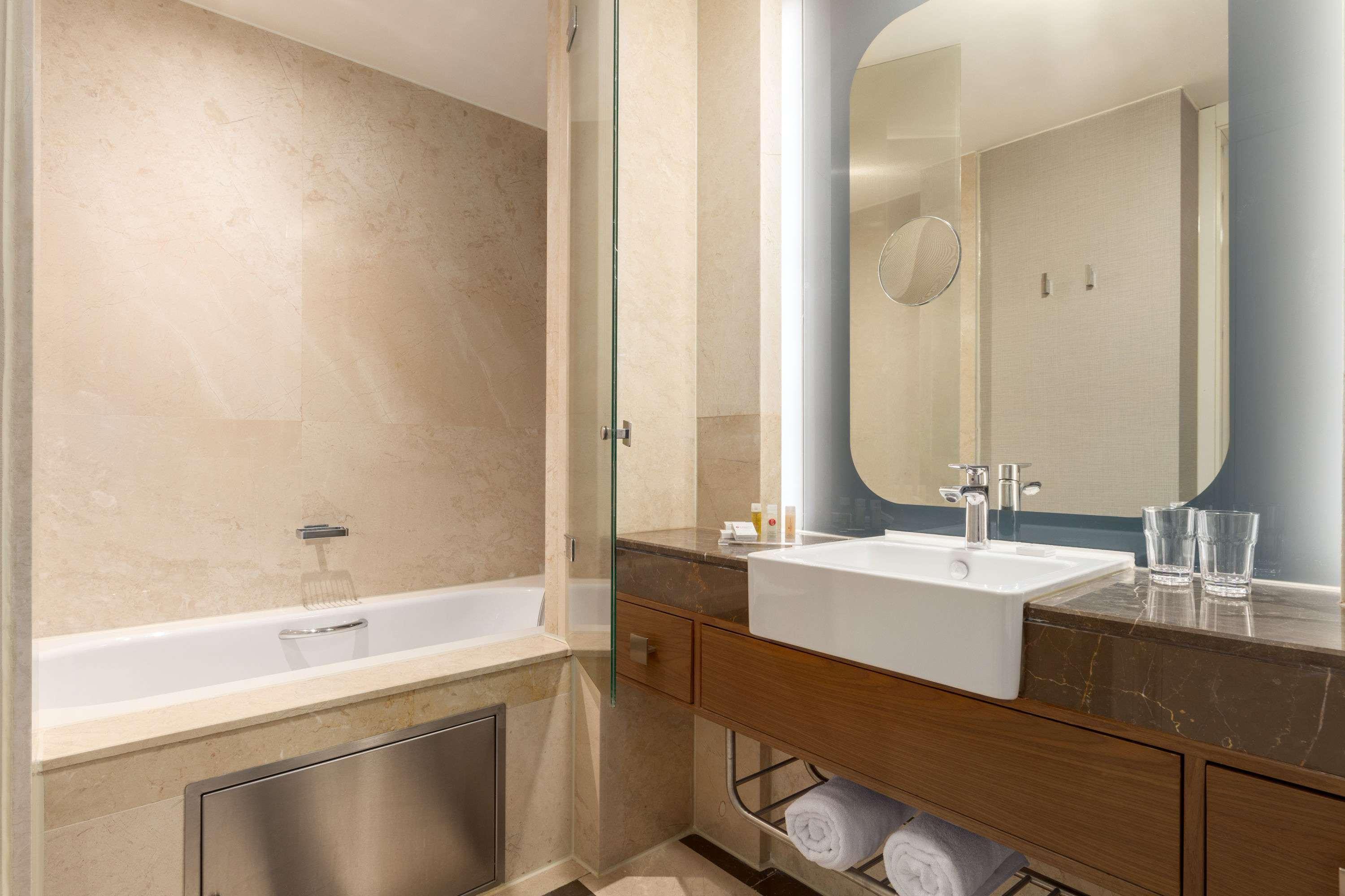 Ramada Plaza By Wyndham Tekstilkent 5*