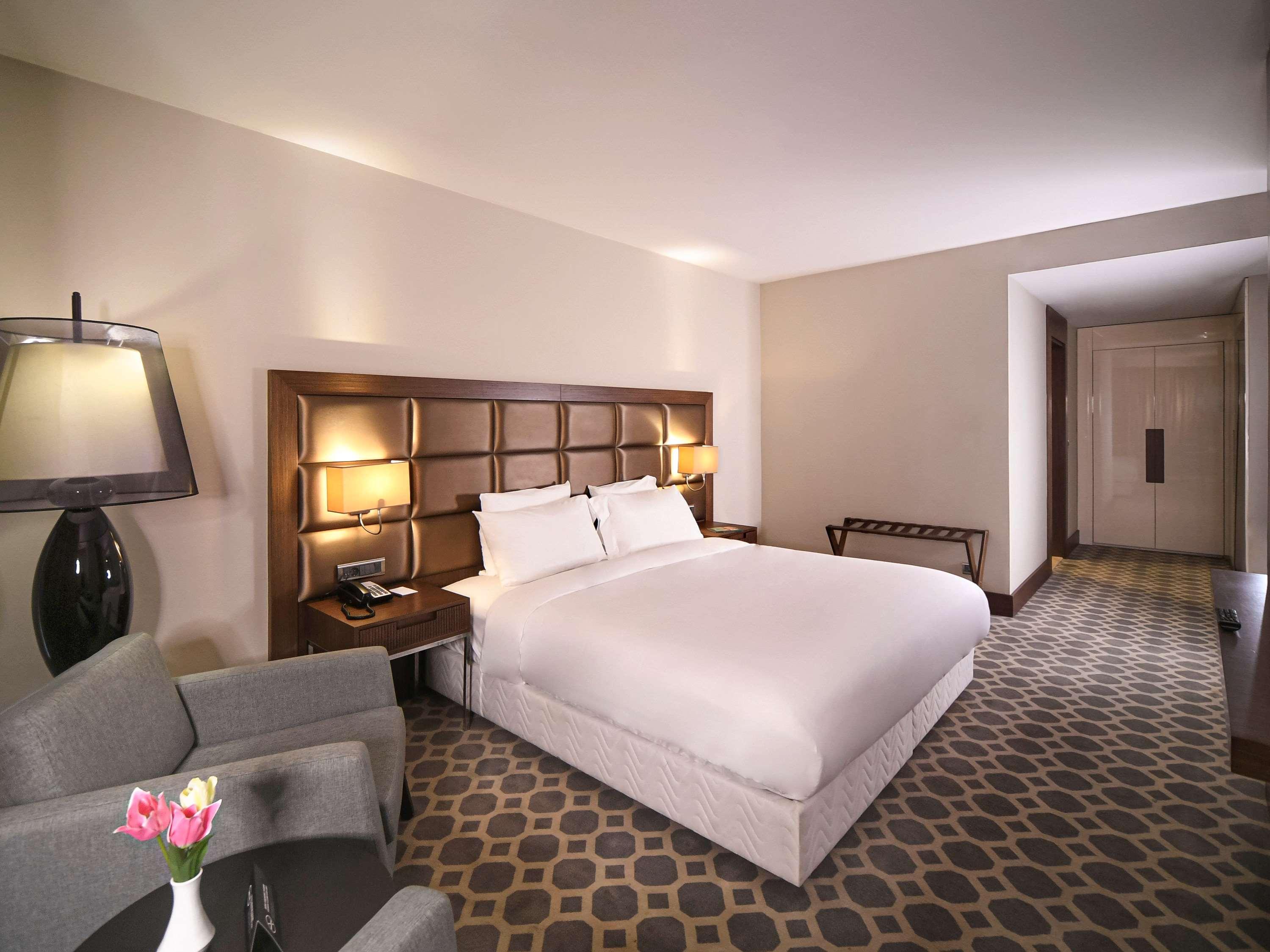 Mercure West & Convention Center