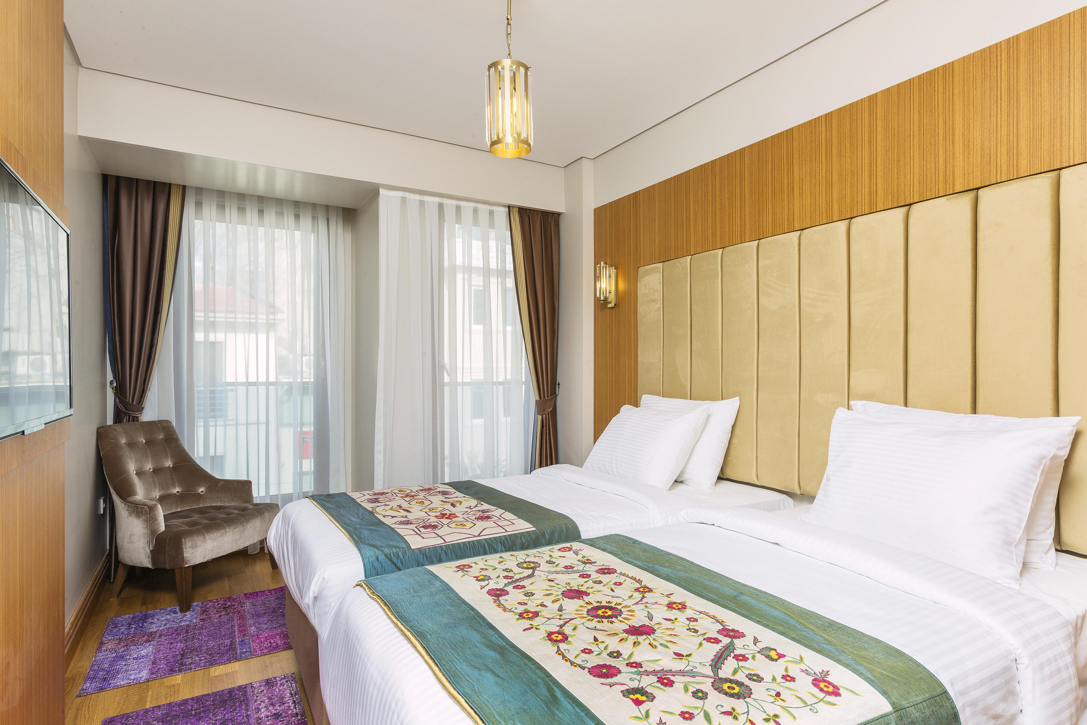 Obelisk & Hotel 4*