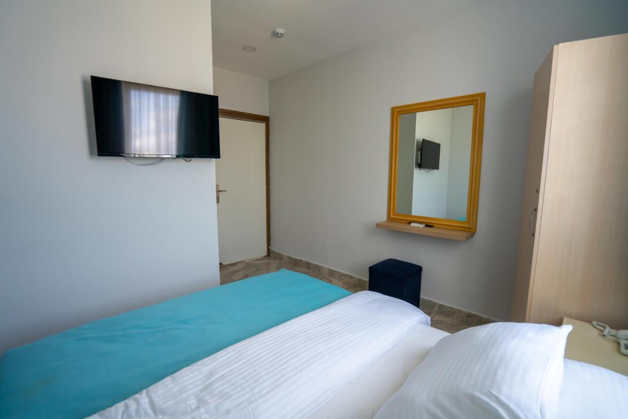 Hotel Mevre 3*