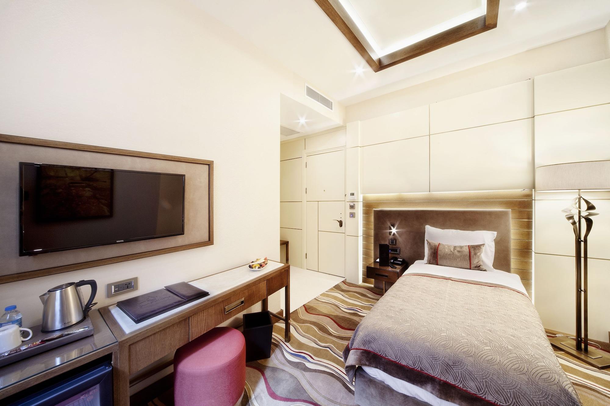 Grand De Pera Hotel