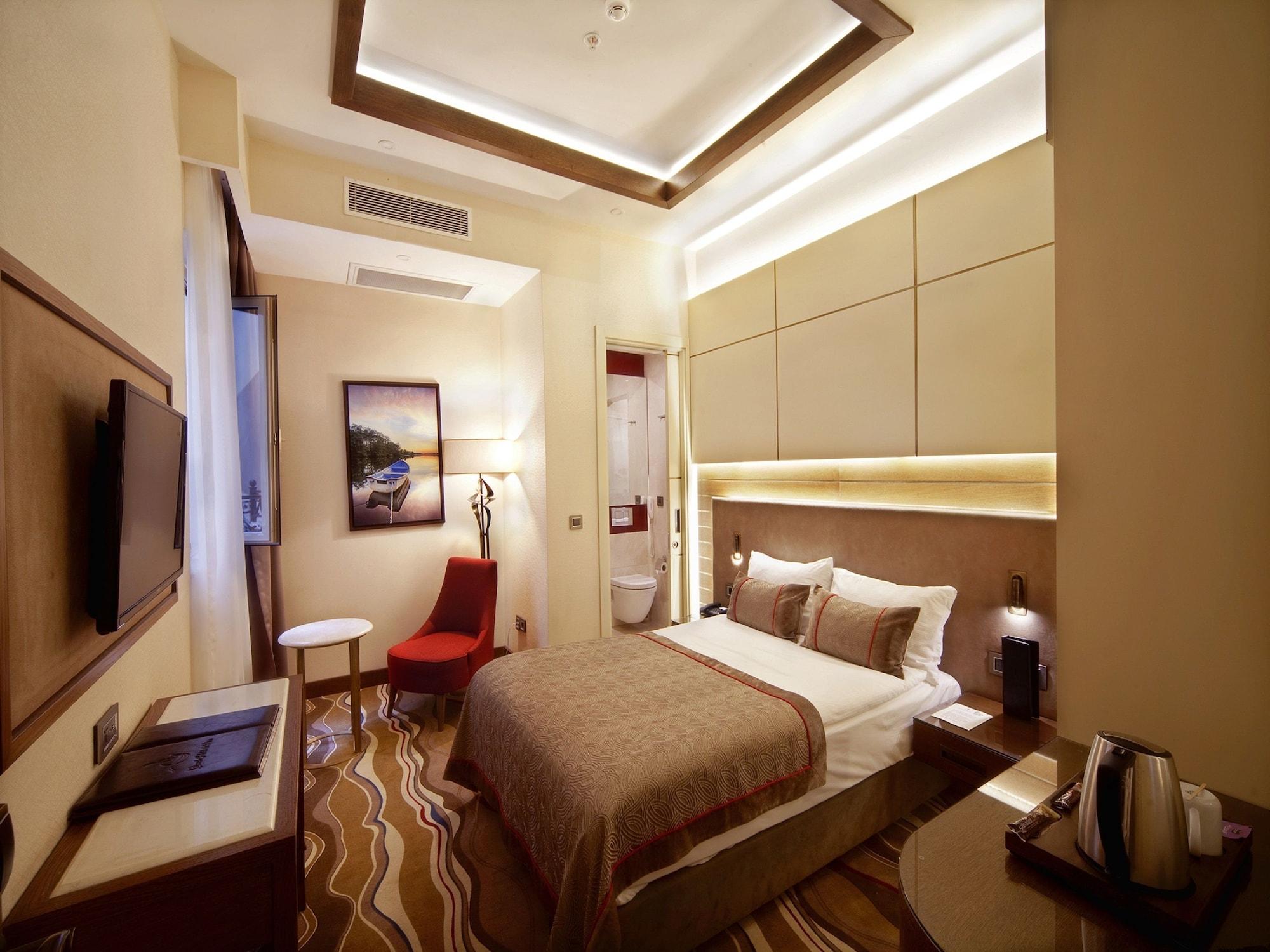 Hotel Grand De Pera 4*