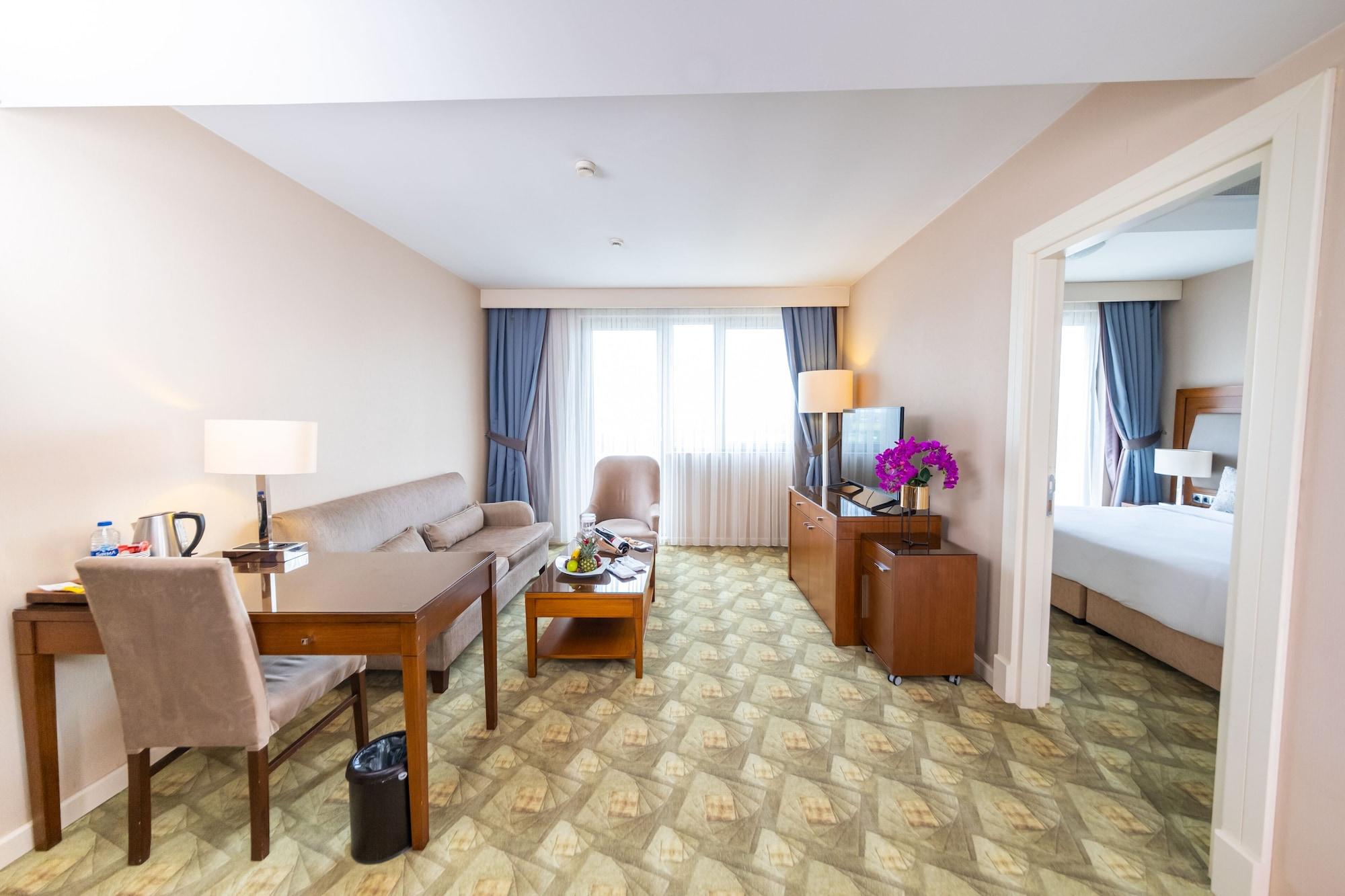 Hotel Miracle Airport & 5*