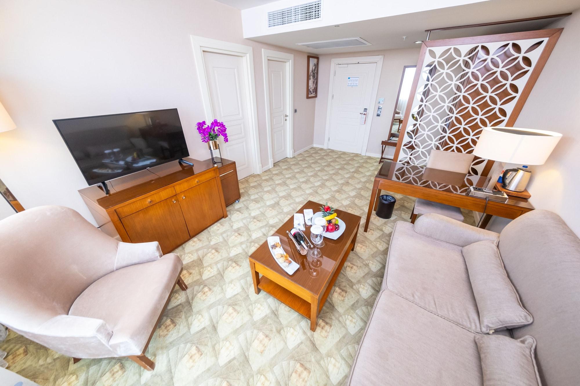 Hotel Miracle Airport & 5*