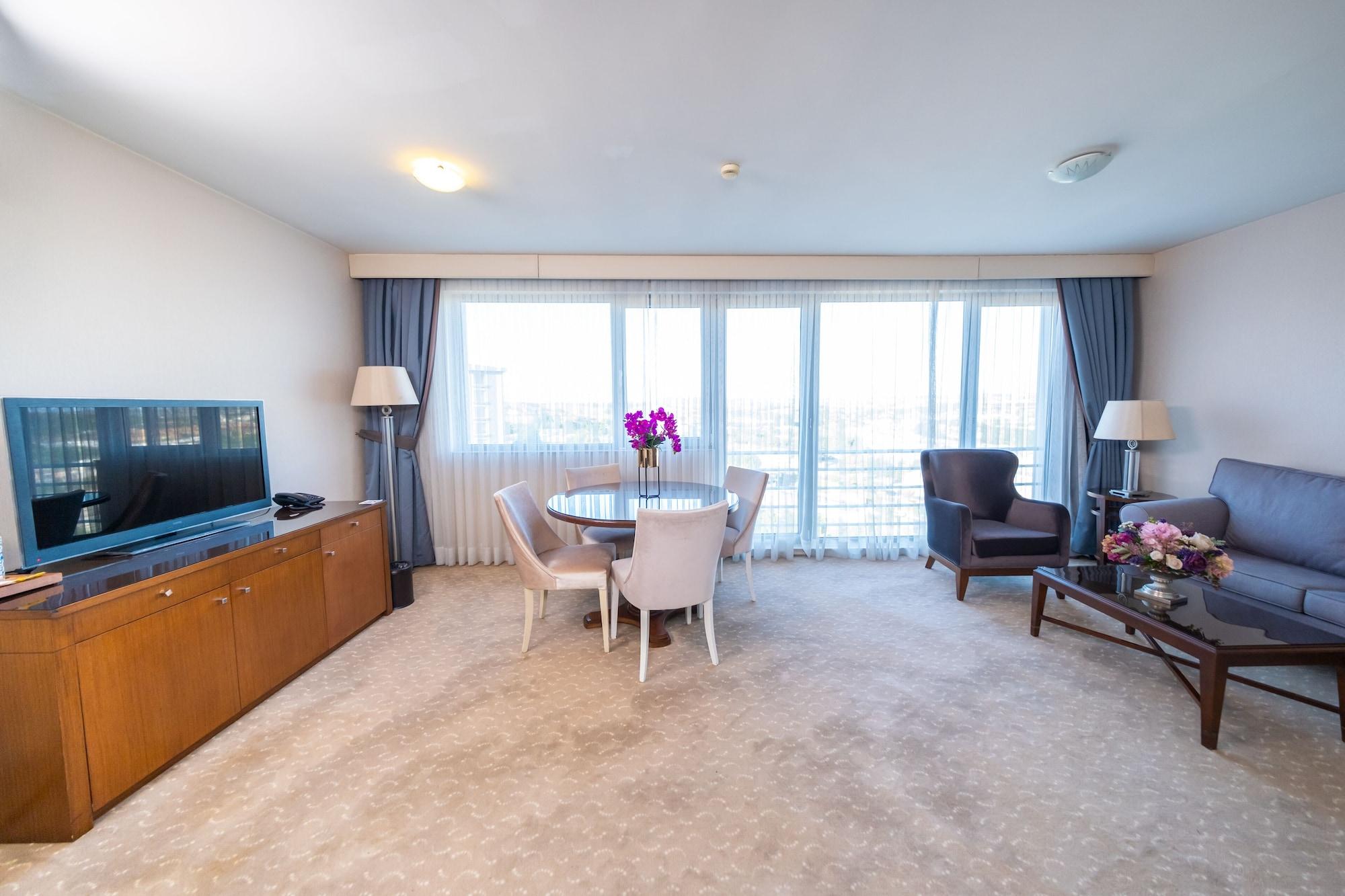 Miracle Airport & Hotel 5*