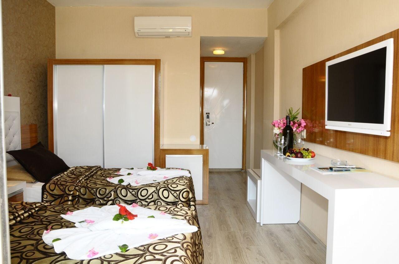 Hotel Club Tess 4*