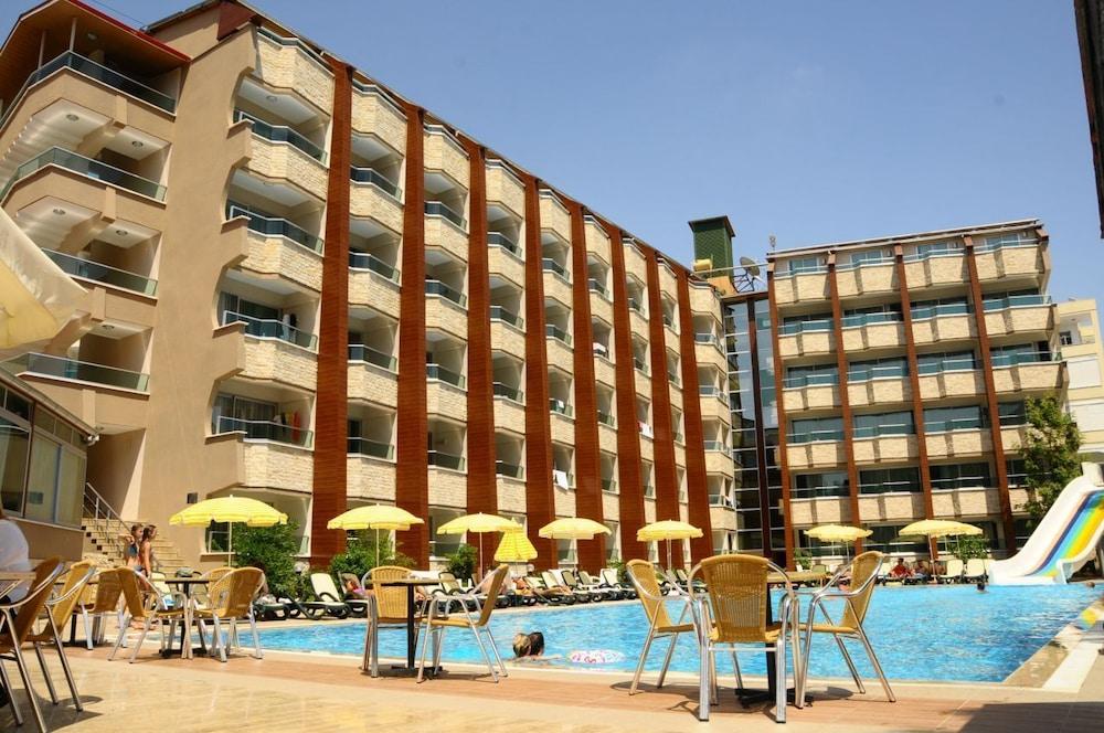 Hotel Club Tess 4*