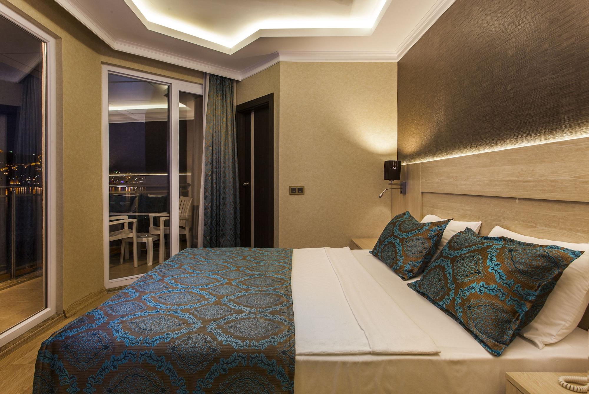 Parador Beach Hotel 3*