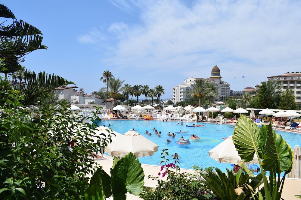 Seaden Corolla Hotel