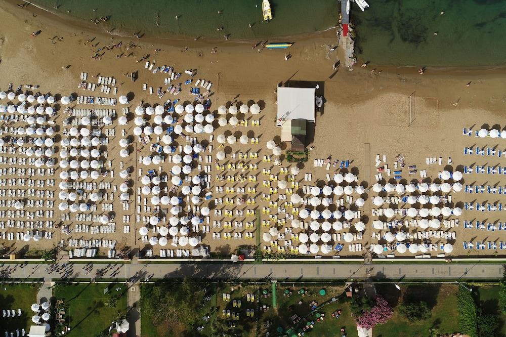 Seaden Corolla Hotel Side