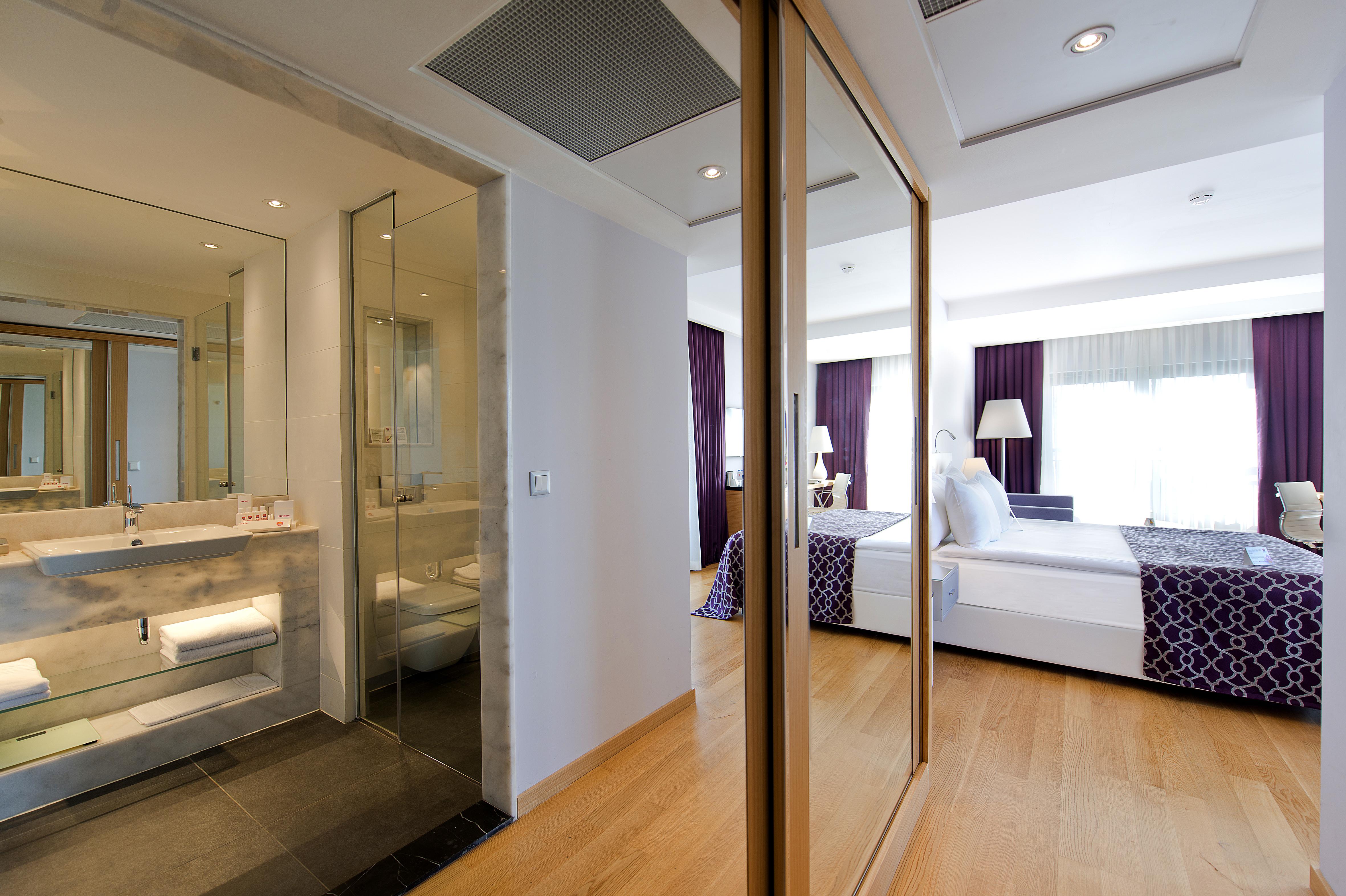 Akra V Hotel 4*