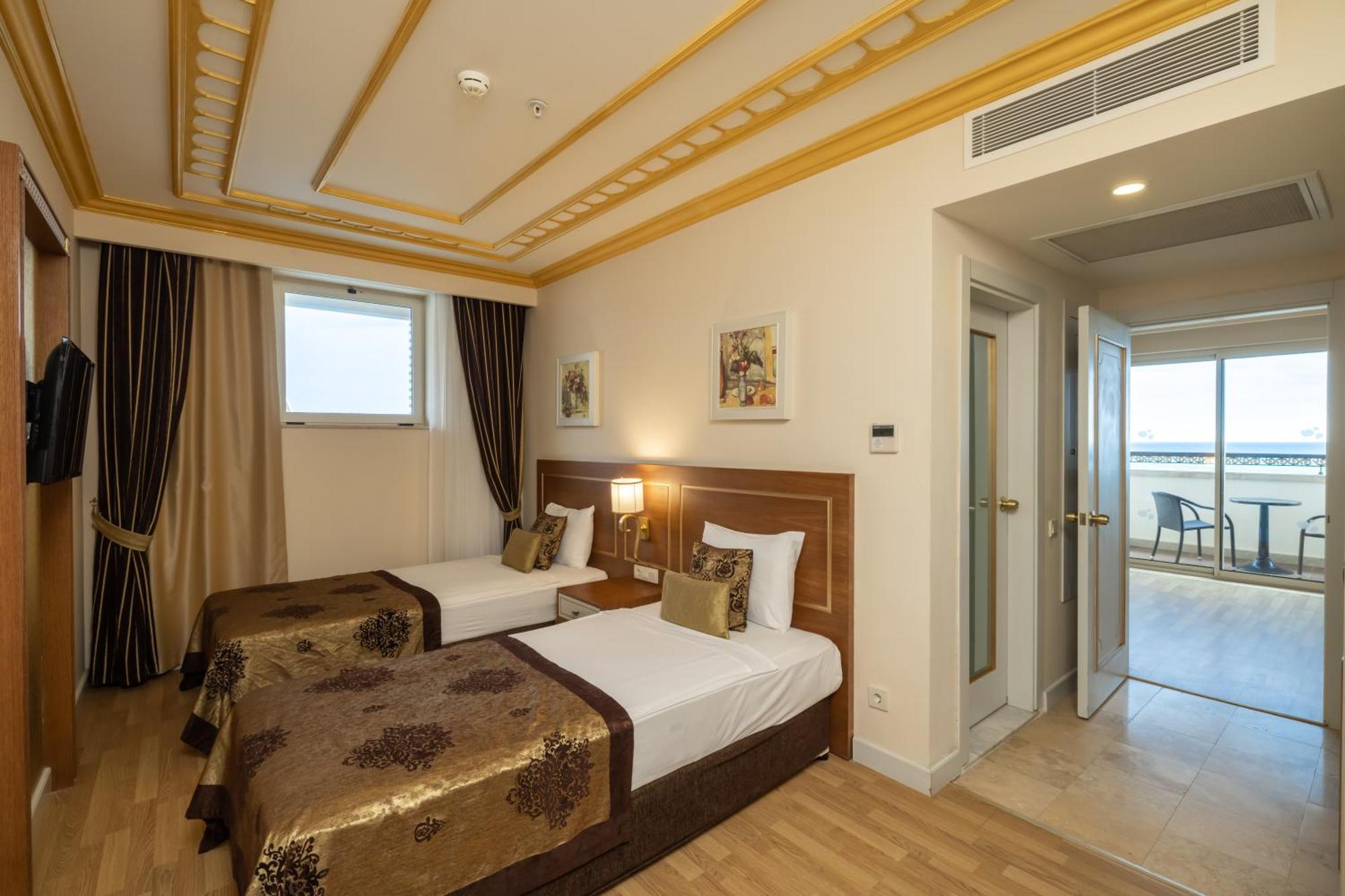 Resort Crystal Palace Luxury & Side