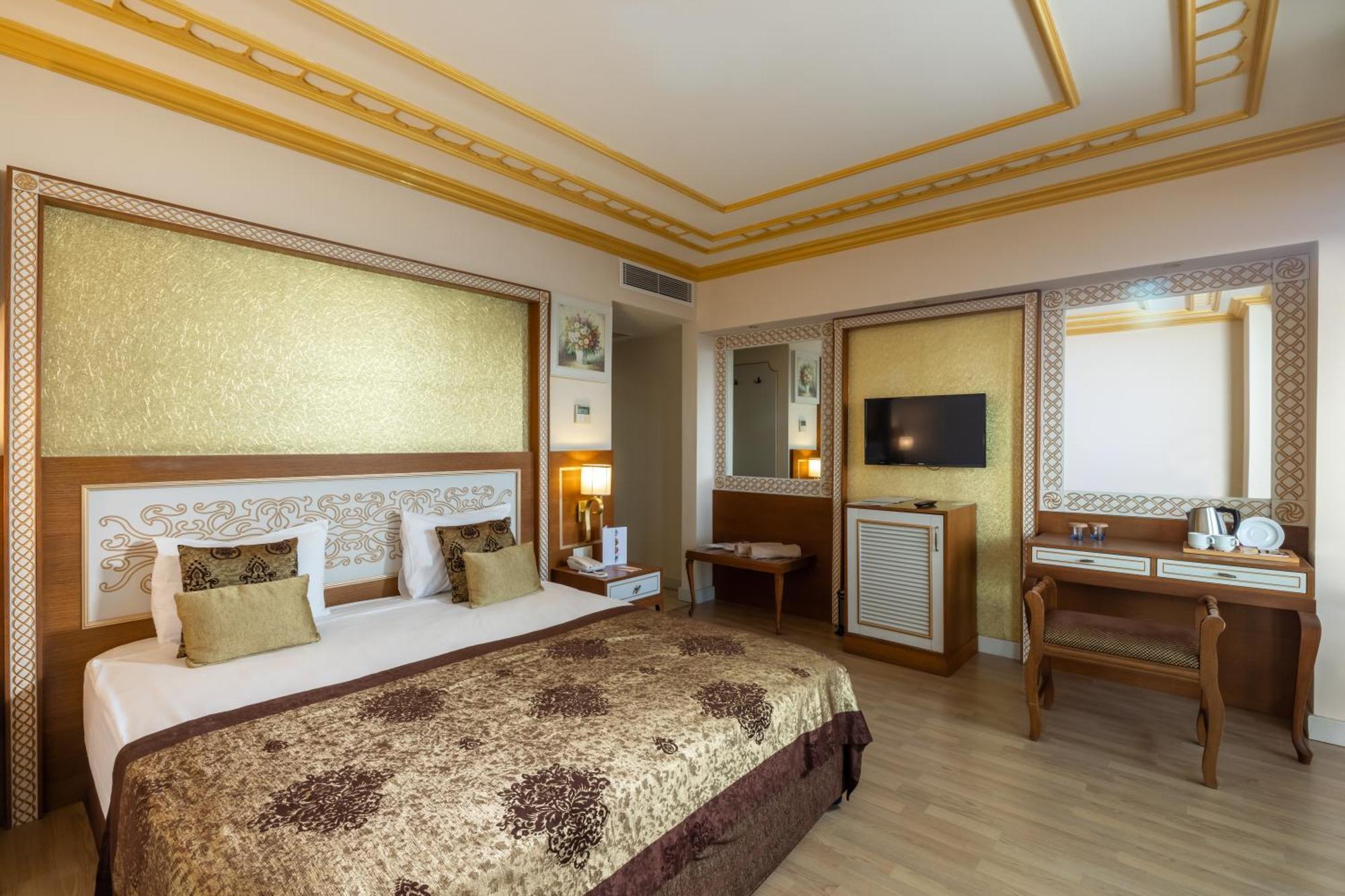 Crystal Palace Luxury & Resort Side