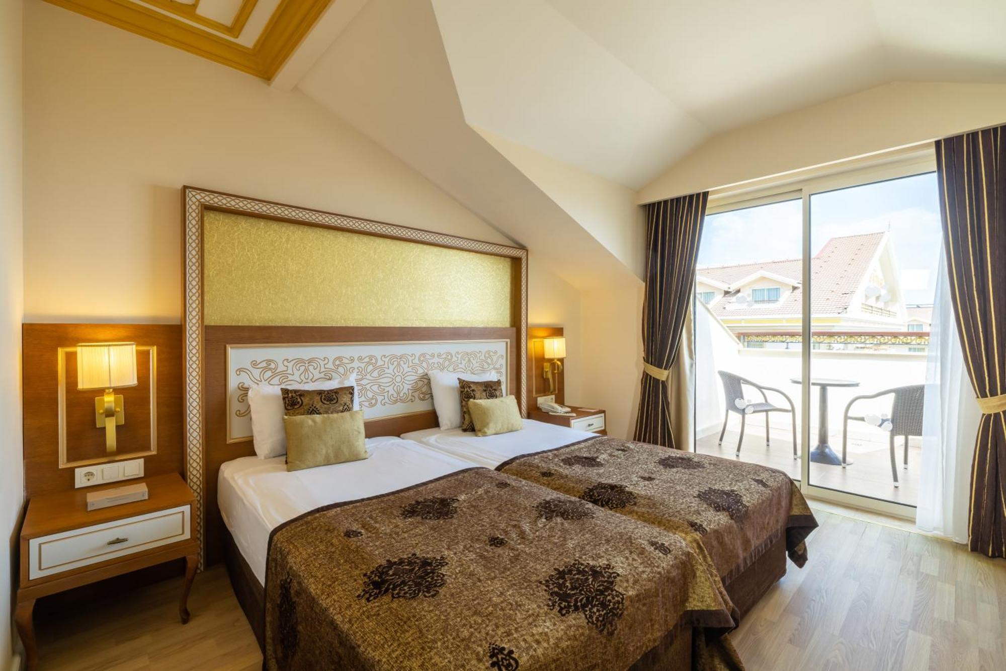 Resort Crystal Palace Luxury &