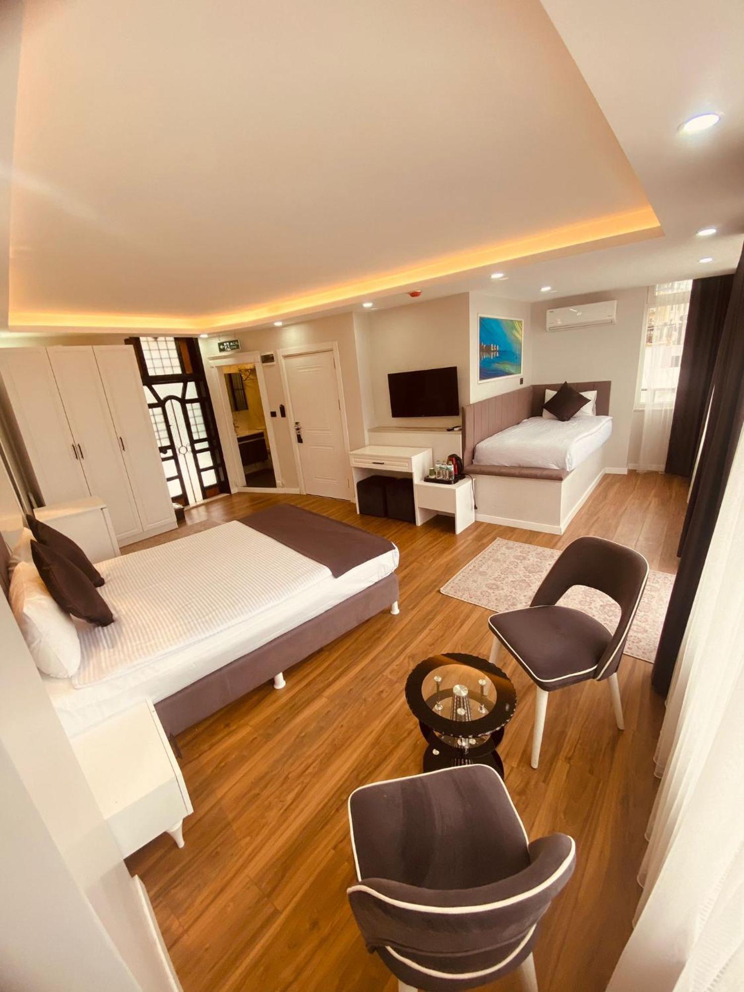 Hodegon Hotel *