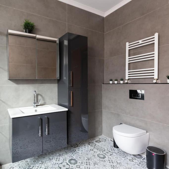 Beyoglu'nda 4+1 Ferah, Manzarali Tarihi Apartment *