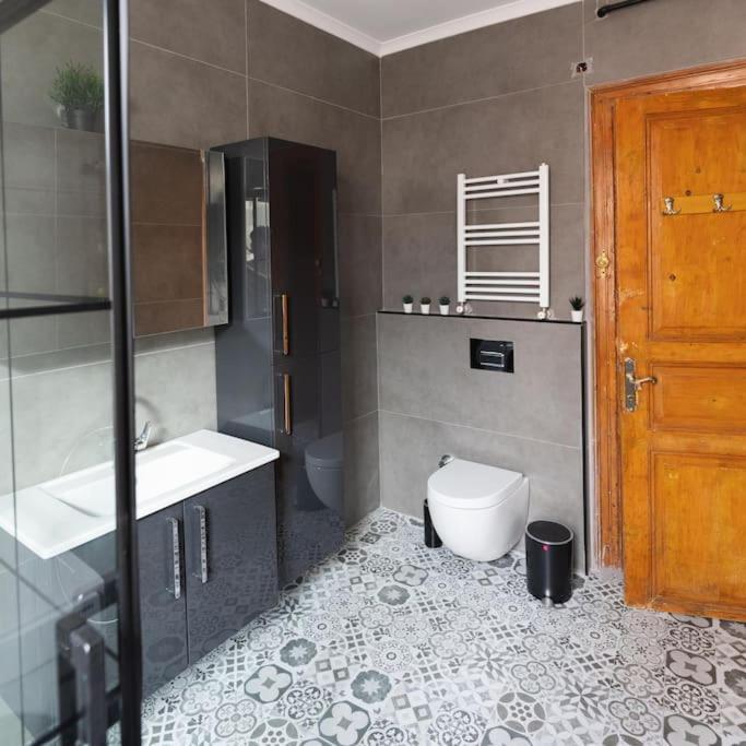 Beyoglu'nda 4+1 Ferah, Manzarali Tarihi Istanbul