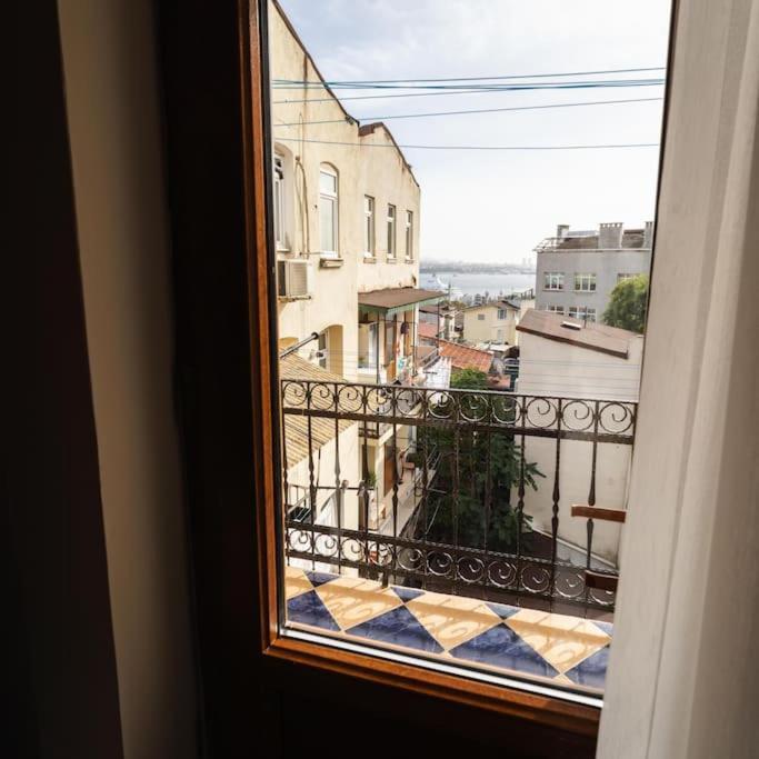 Beyoglu'nda 4+1 Ferah, Manzarali Tarihi Istanbul
