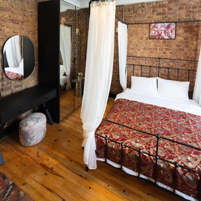 Beyoglu'nda 4+1 Ferah, Manzarali Tarihi Apartment *
