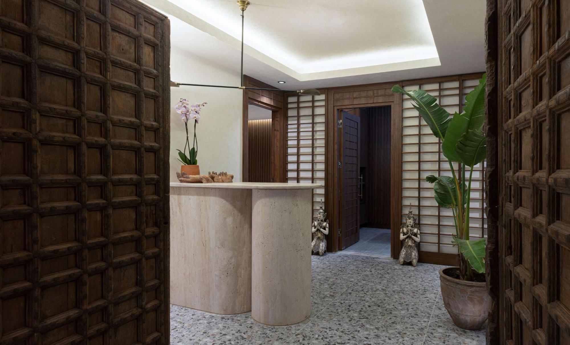 Radisson Blu Hotel, Hotel *