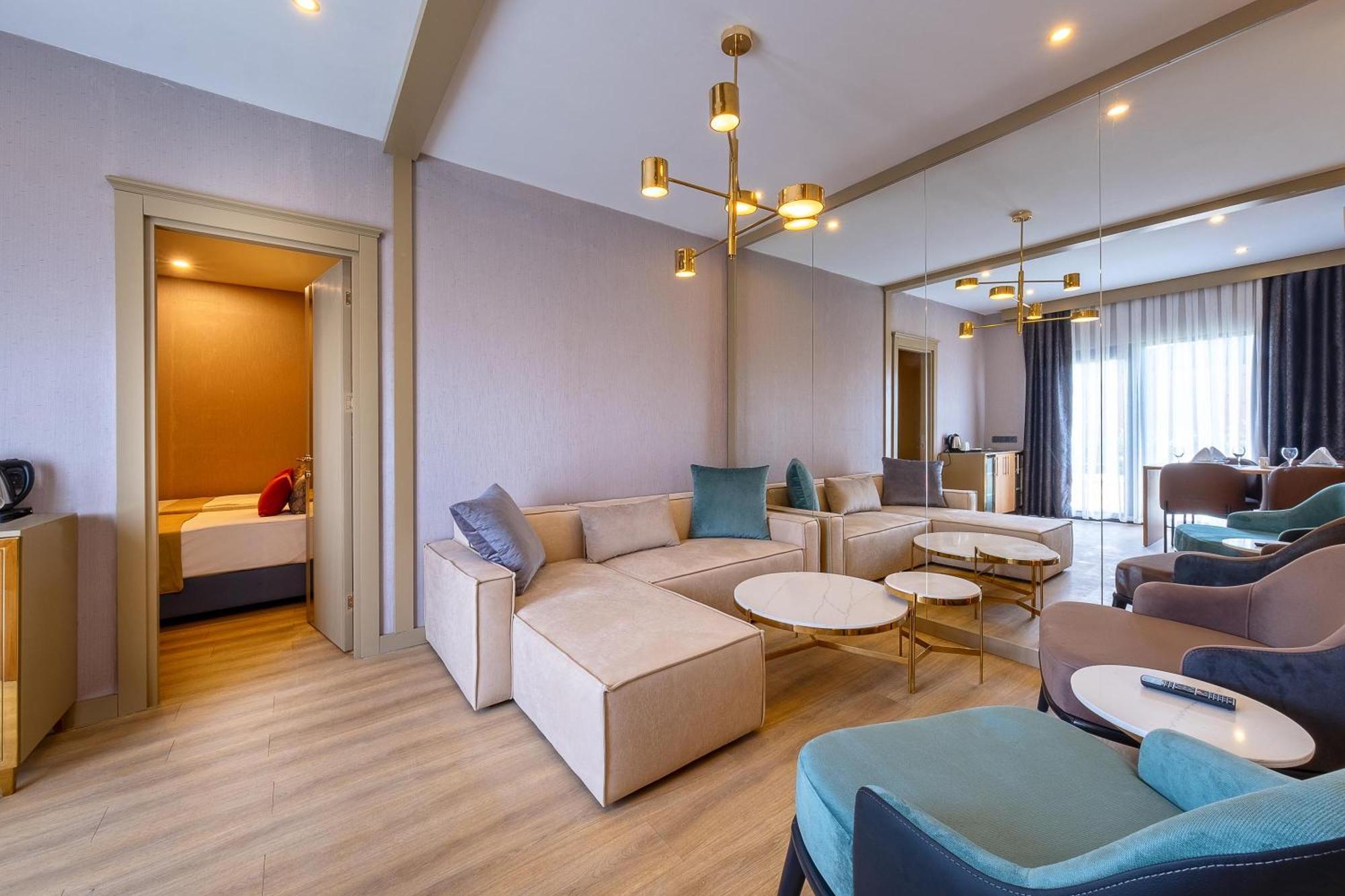 Lago Hotel Resort 5*