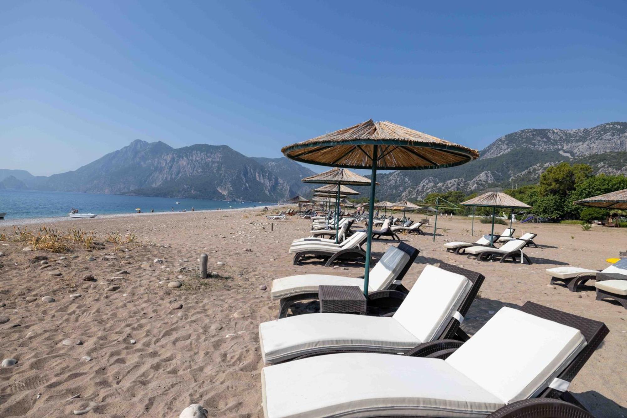 Bed & Breakfast Etenna Beach Bungalows 3*