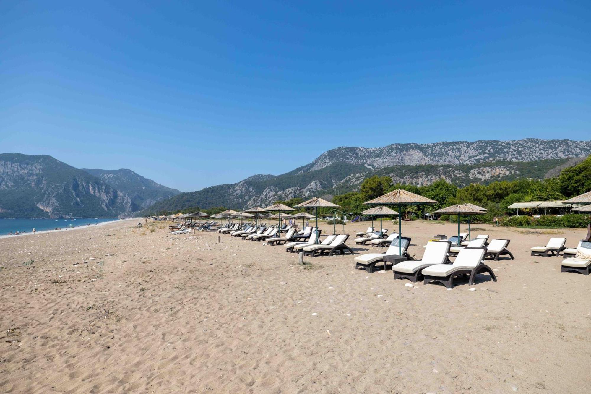 Bed & Breakfast Etenna Beach Bungalows