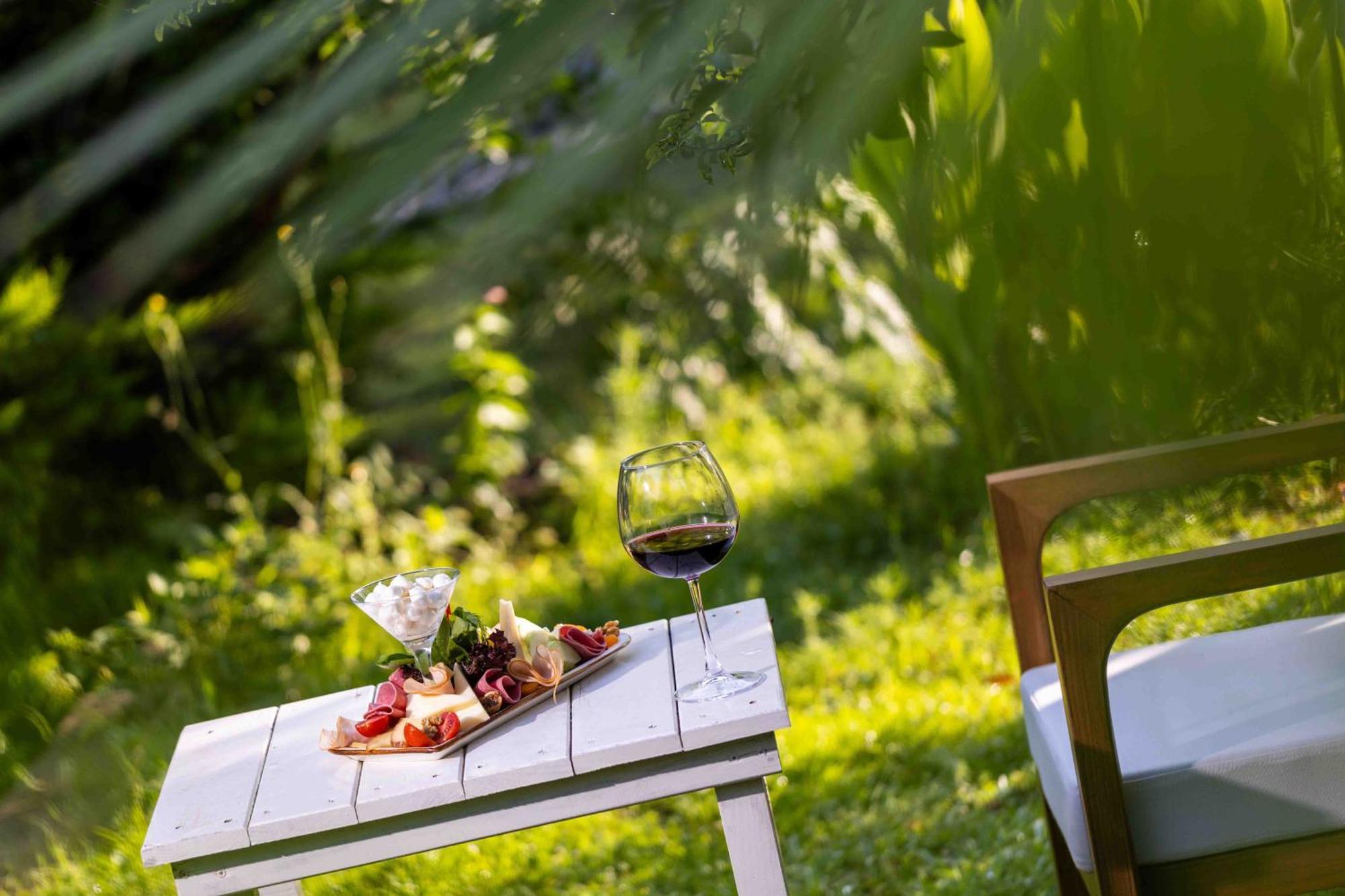 Etenna Beach Bungalows Bed & Breakfast