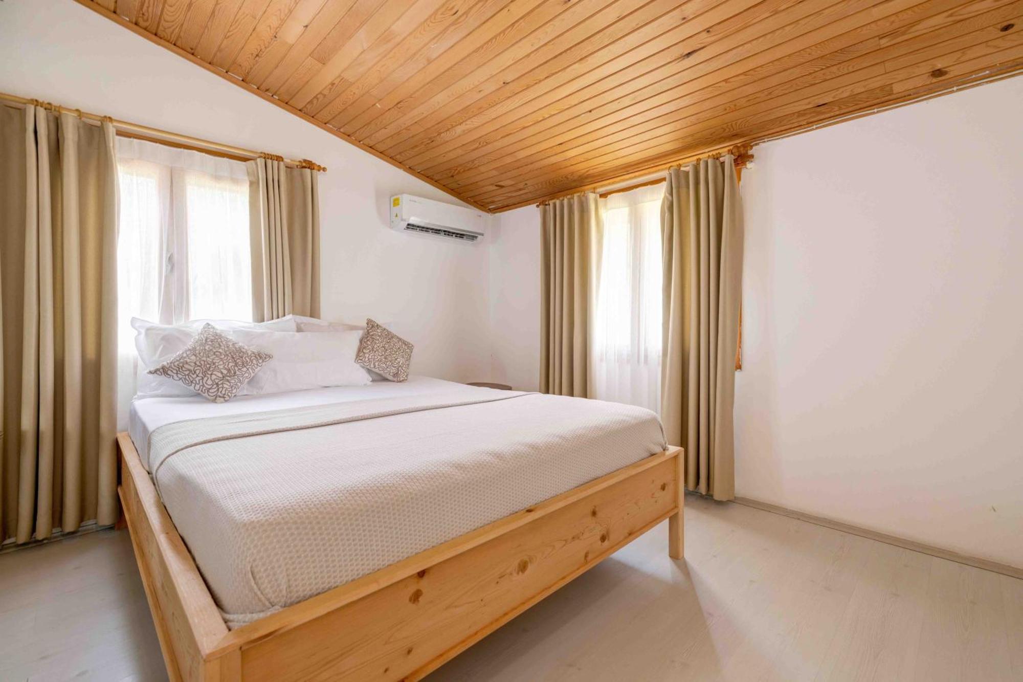 Etenna Beach Bungalows Bed & Breakfast
