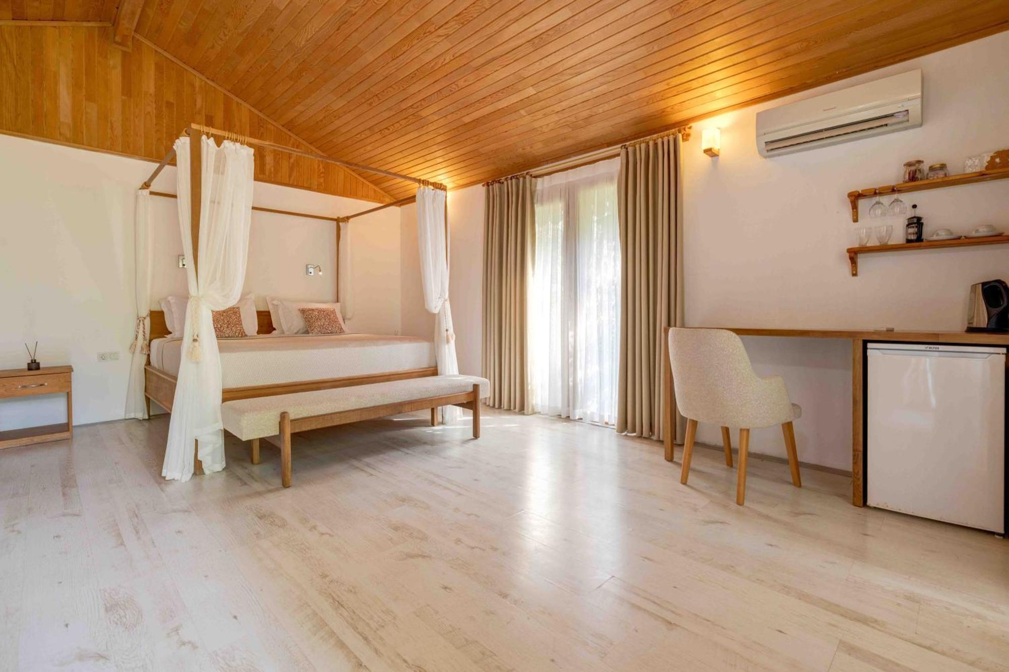 Etenna Beach Bungalows Bed & Breakfast 3*