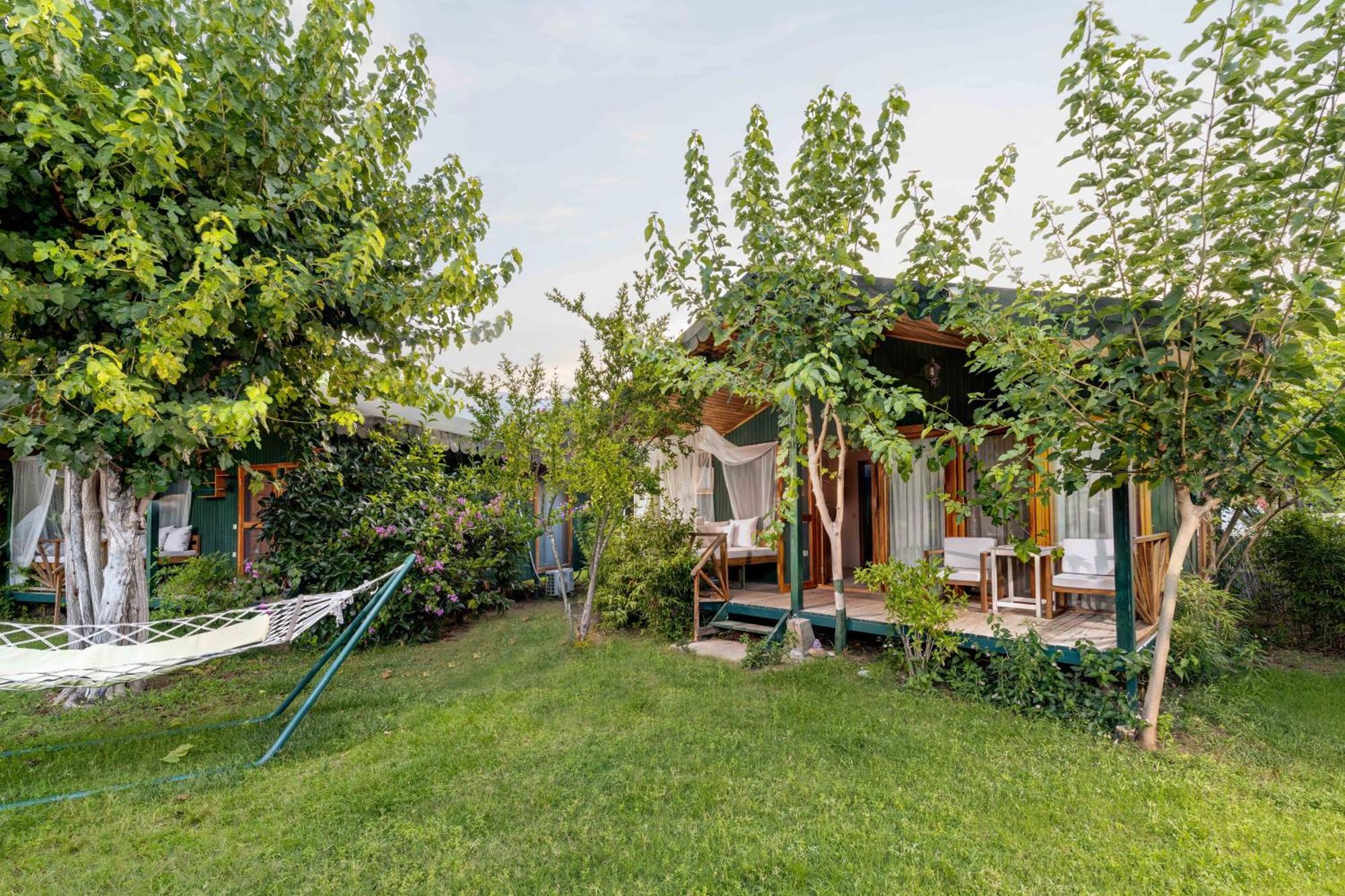 Etenna Beach Bungalows Bed & Breakfast 3*