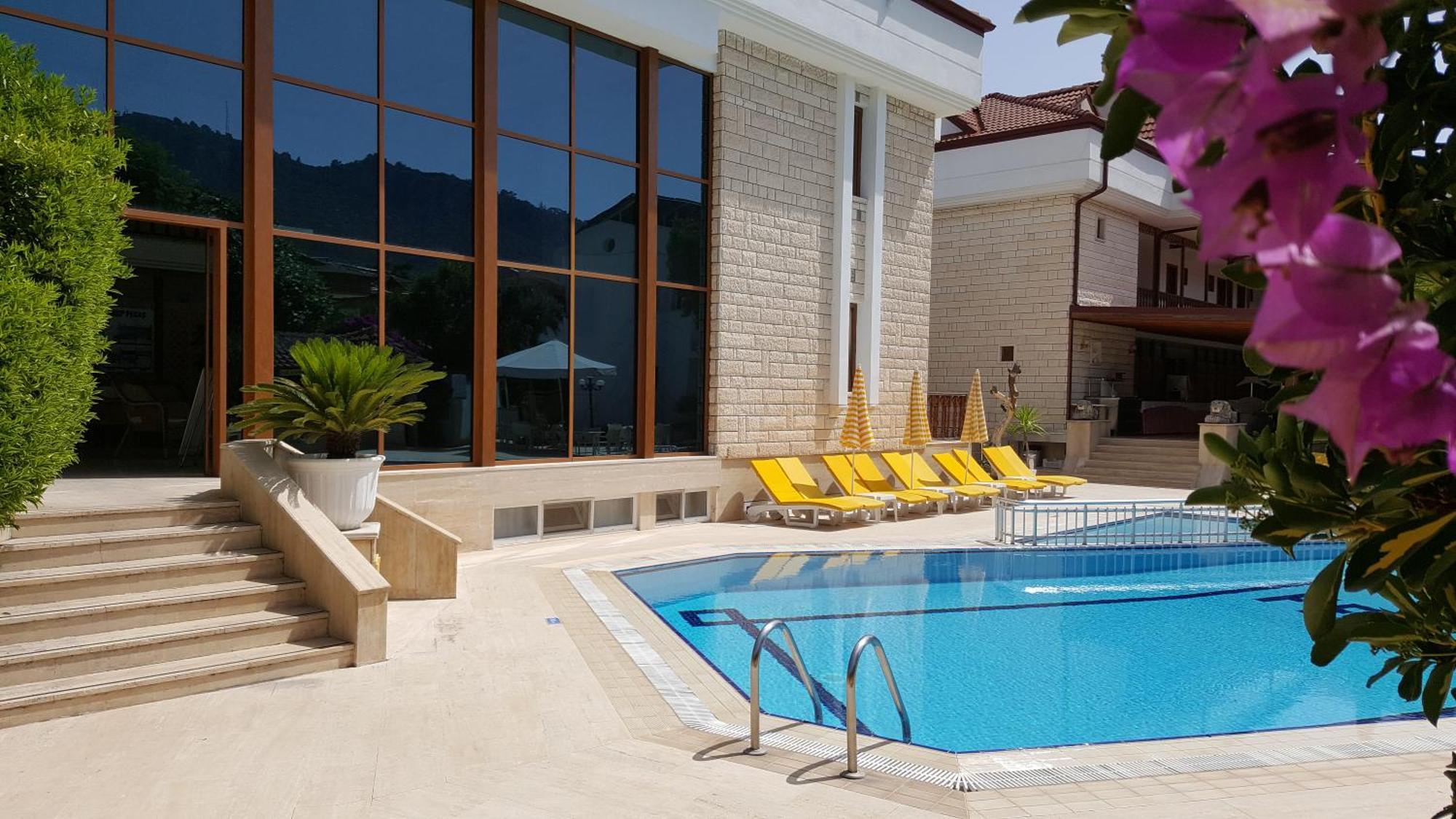 Felice Hotel 2*
