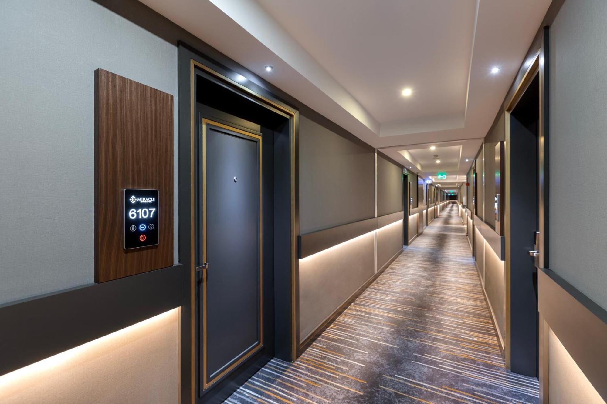 Hotel Miracle Airport & 5*
