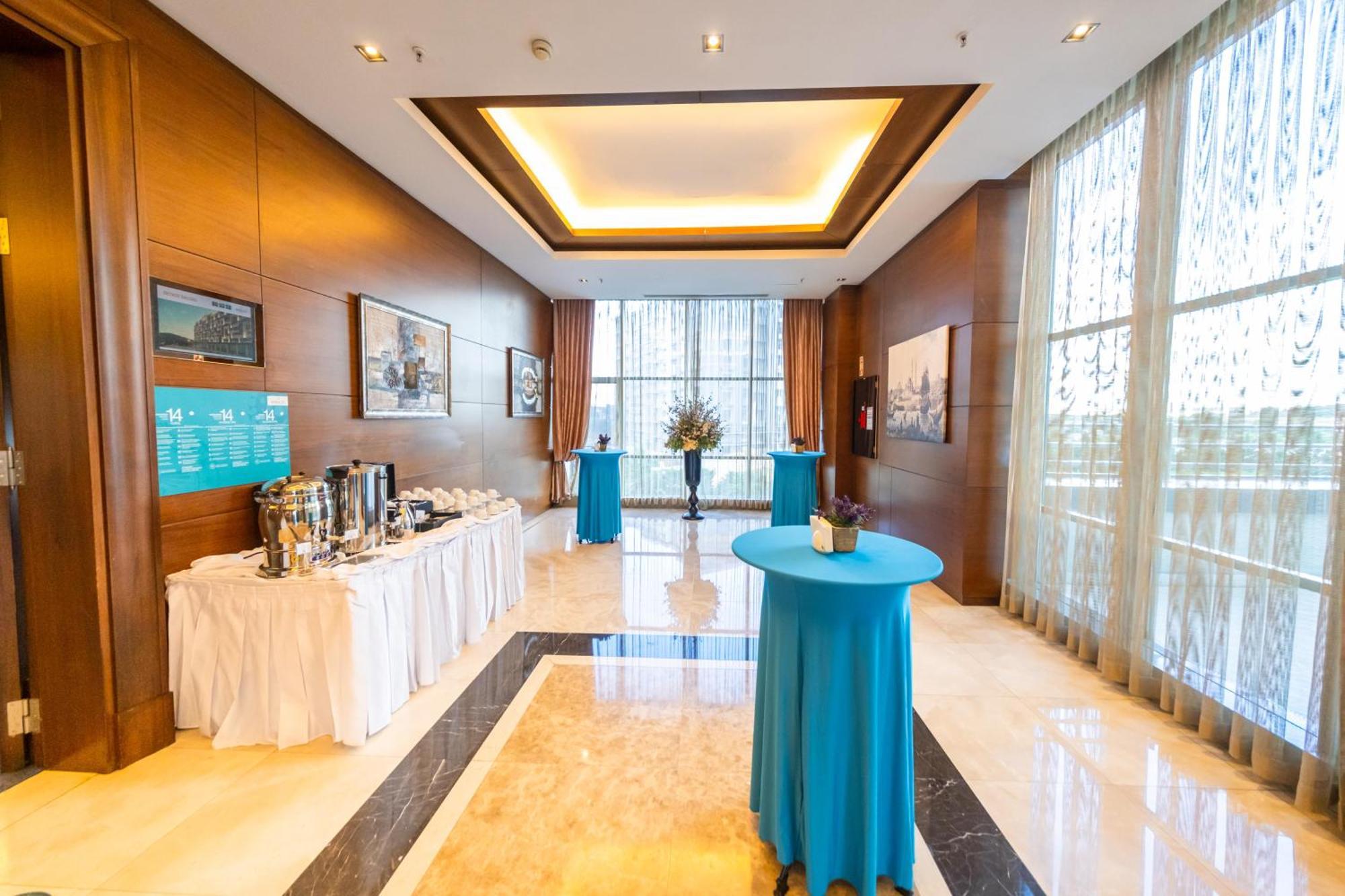 Hotel Miracle Airport &
