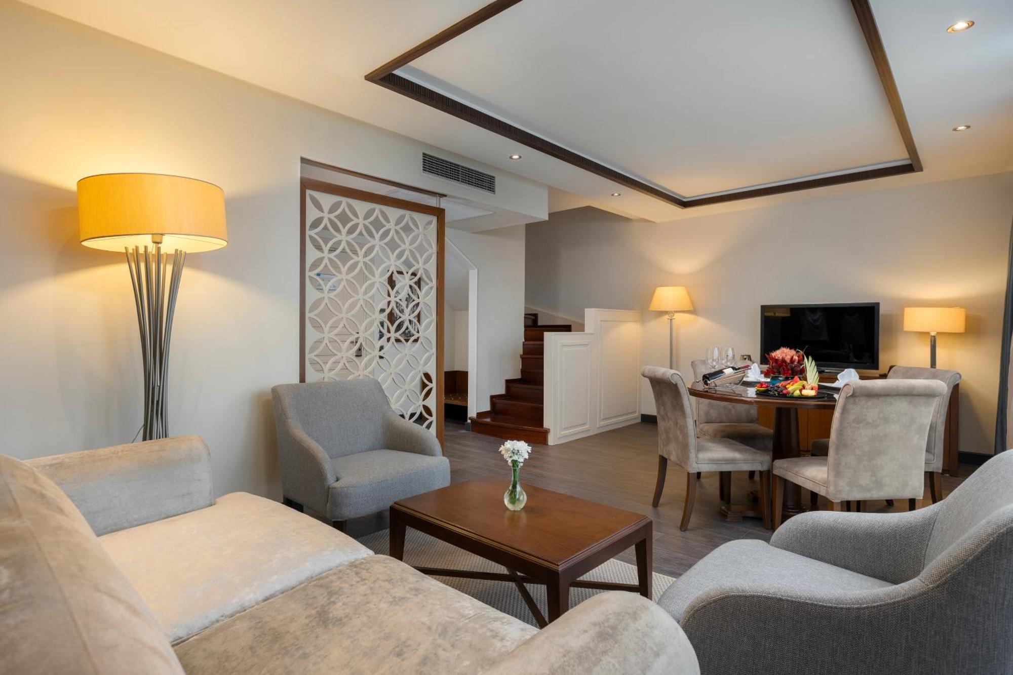 Hotel Miracle Airport &