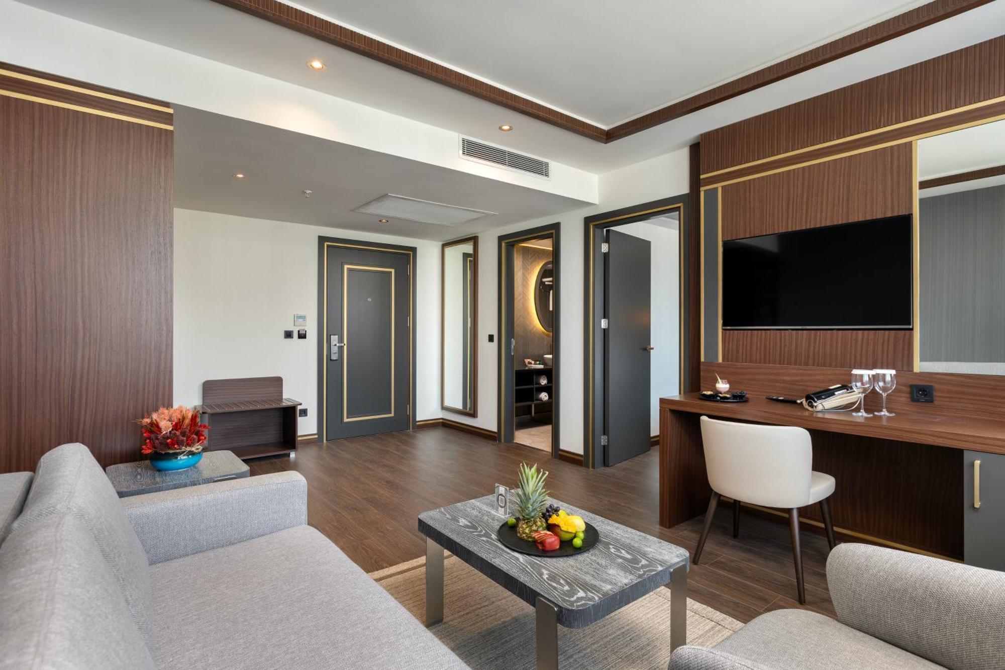 Hotel Miracle Airport &