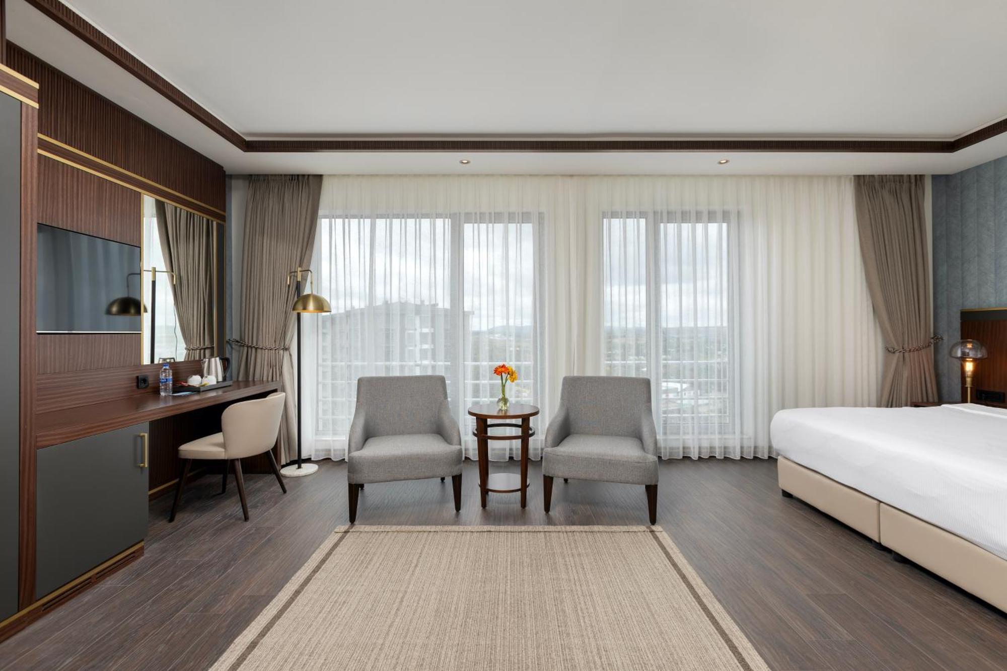 Hotel Miracle Airport &