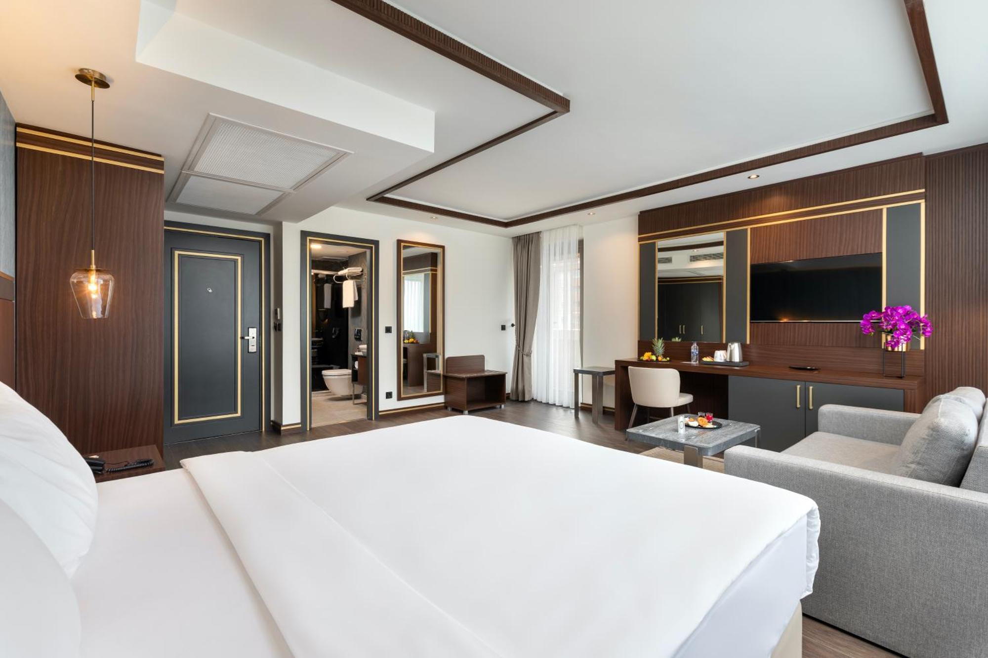Miracle Airport & 5* Istanbul