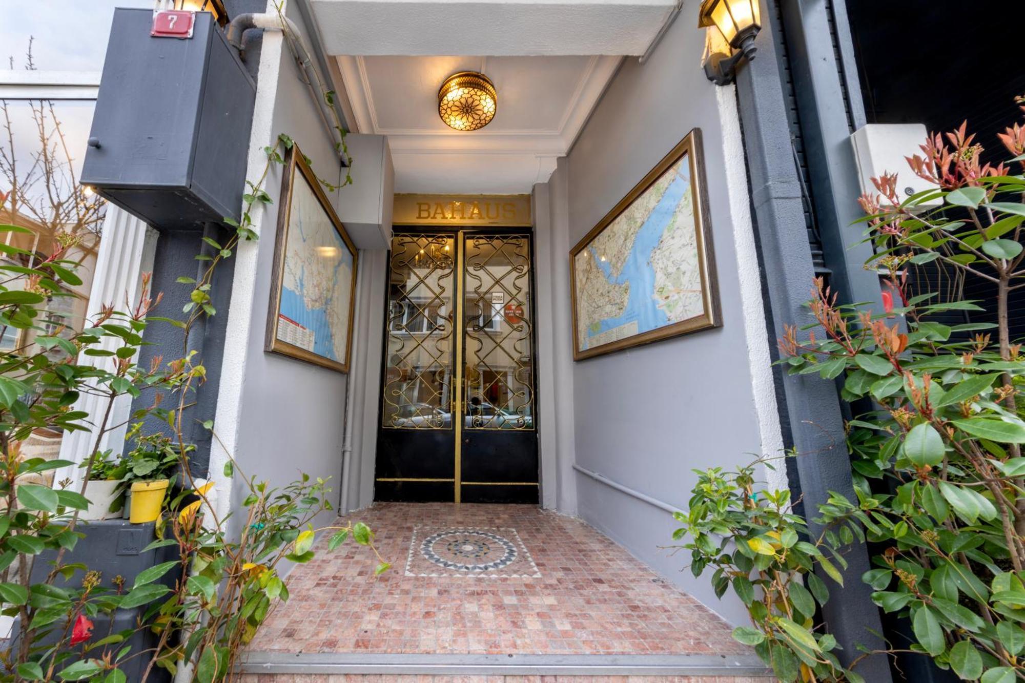 Bahaus Hostel *