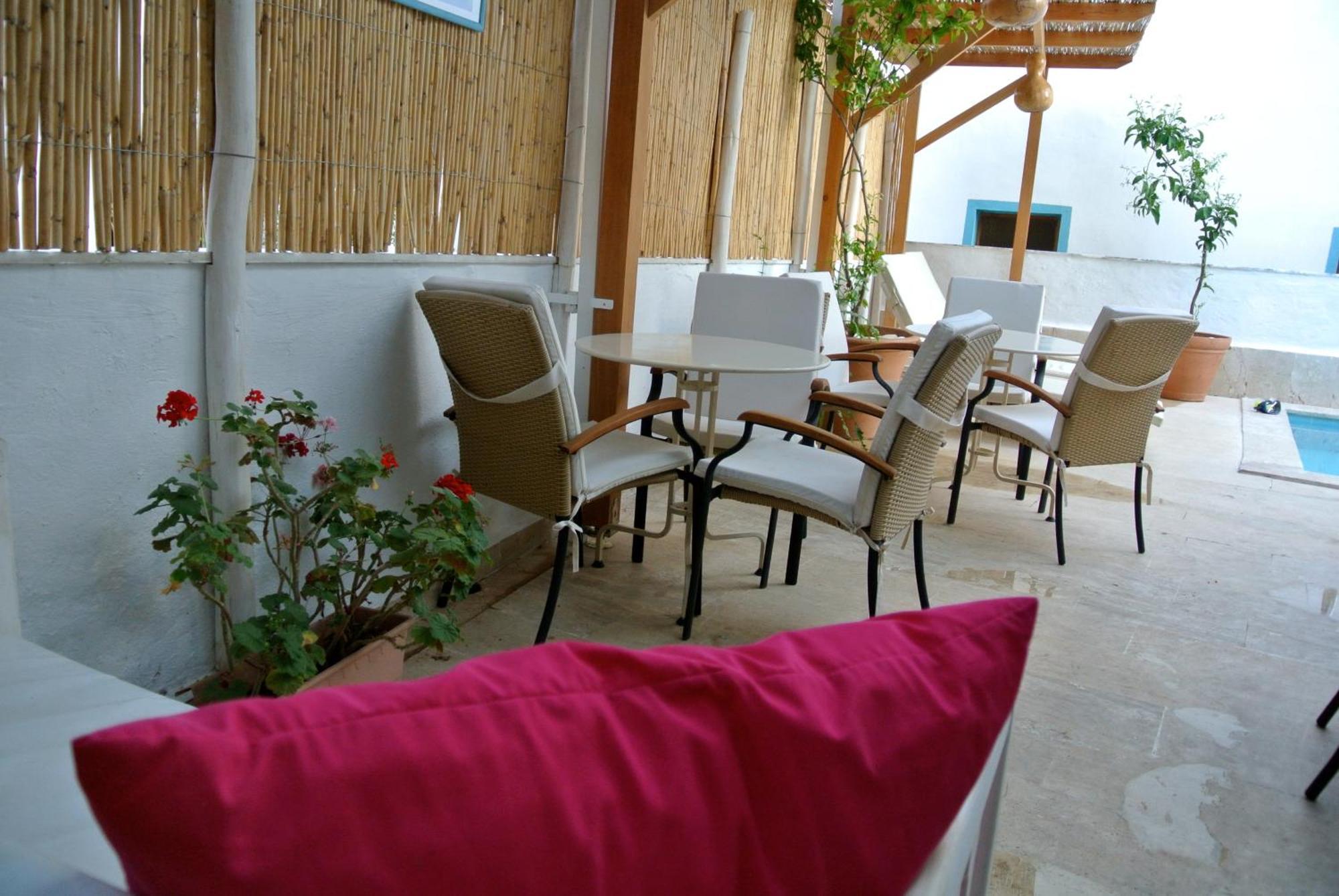 Hotel Hideaway