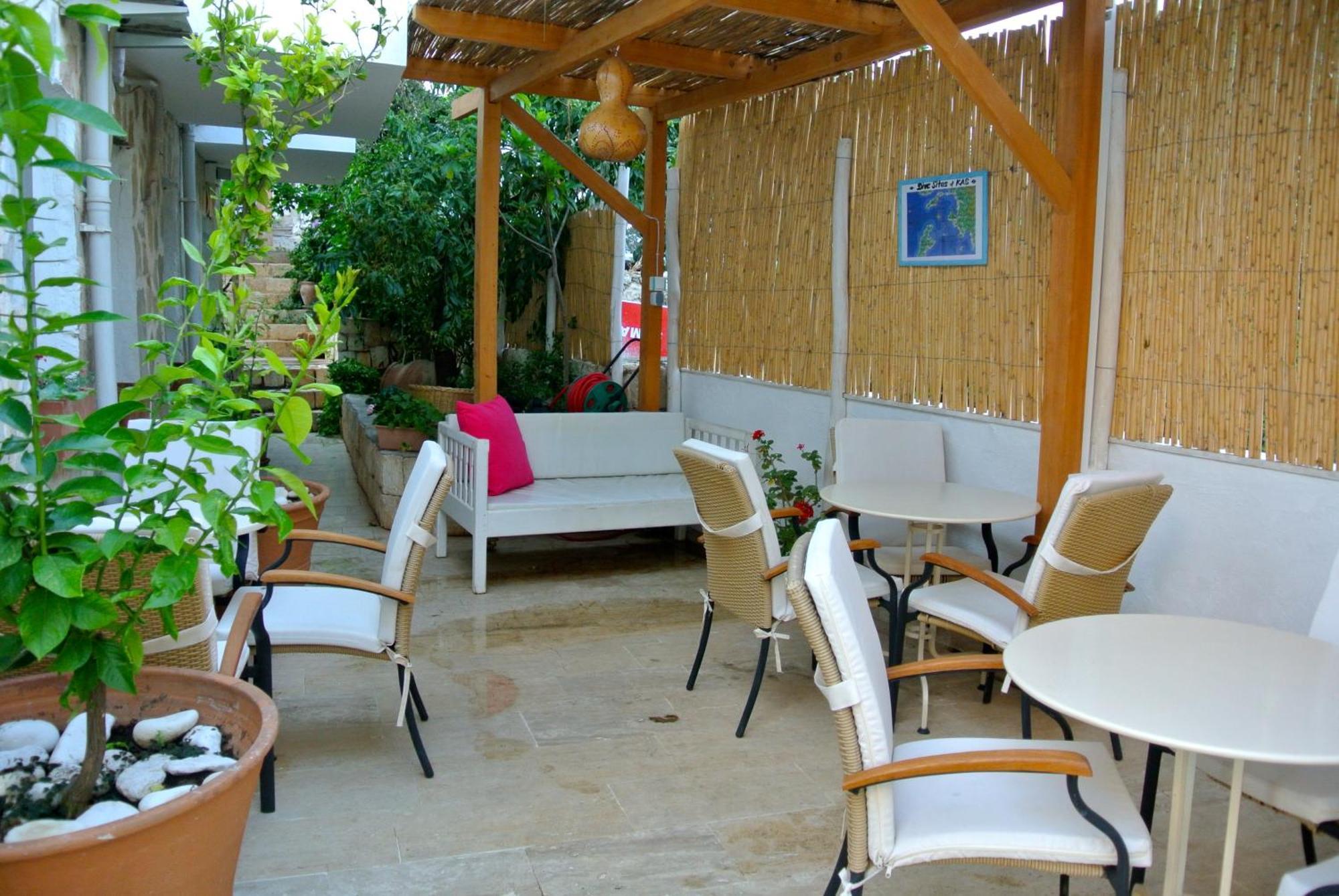 Hotel Hideaway 2*