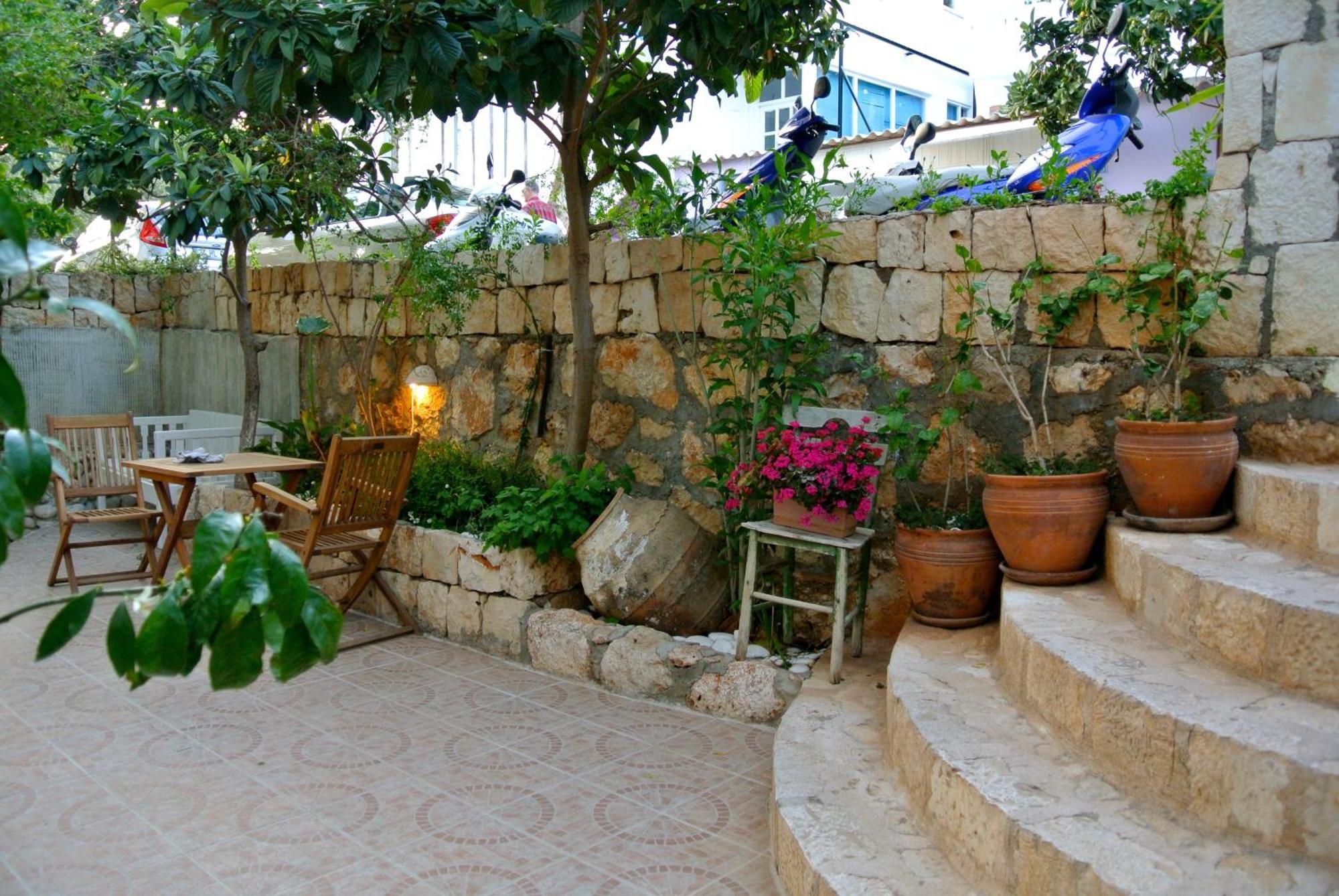 Hotel Hideaway 2*