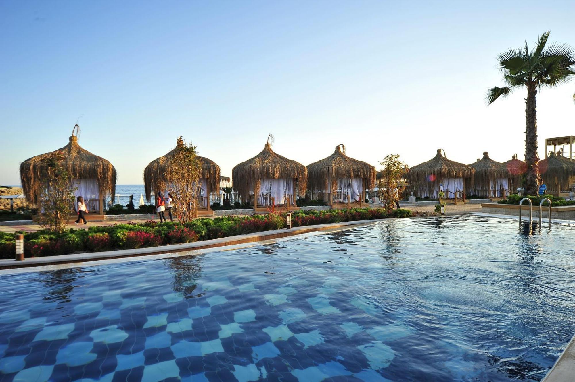 Resort Adenya & Halal 5*