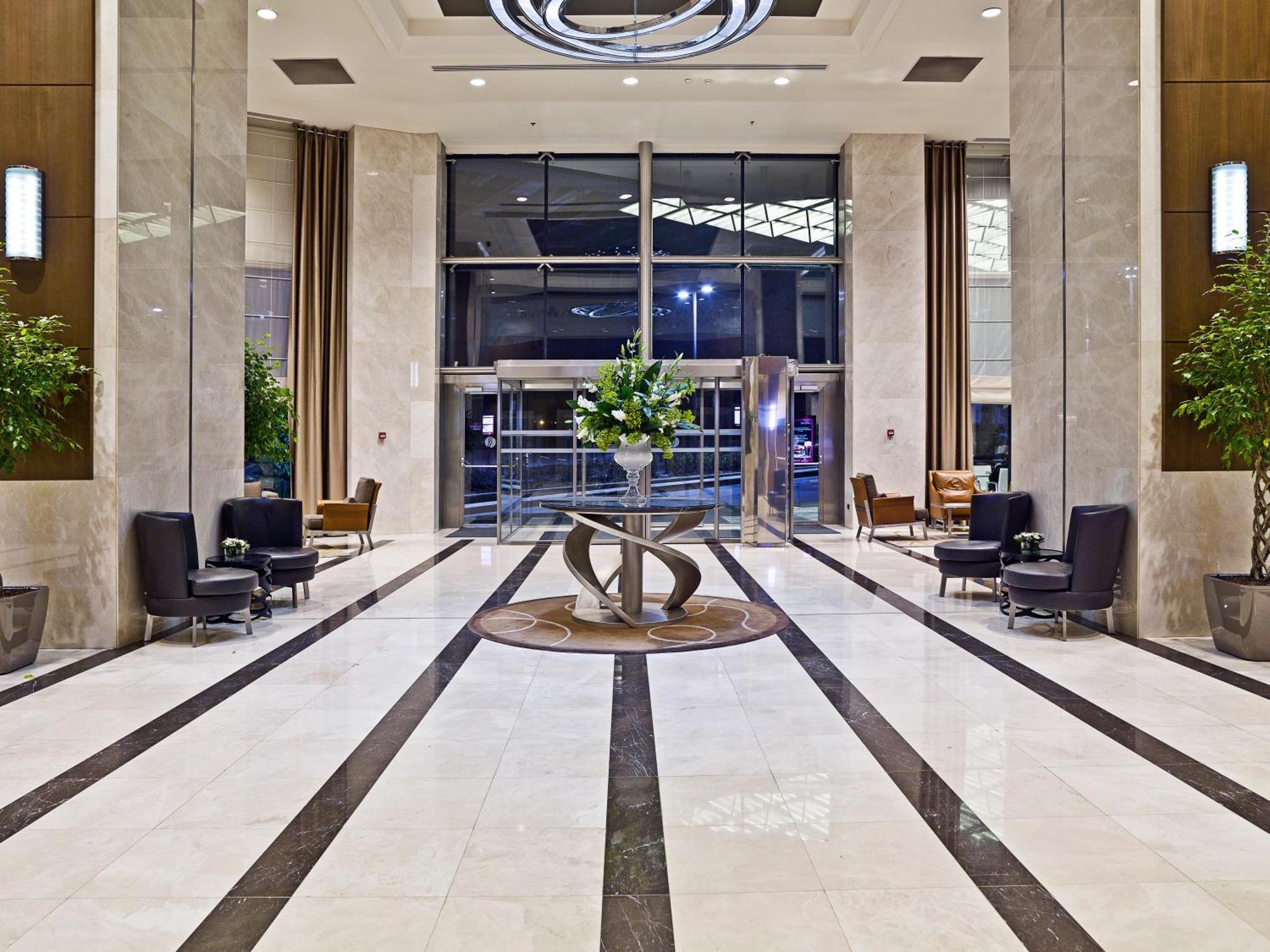 Hotel Ramada Plaza By Wyndham Tekstilkent