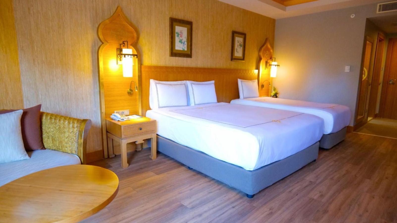 Resort Royal Dragon Side