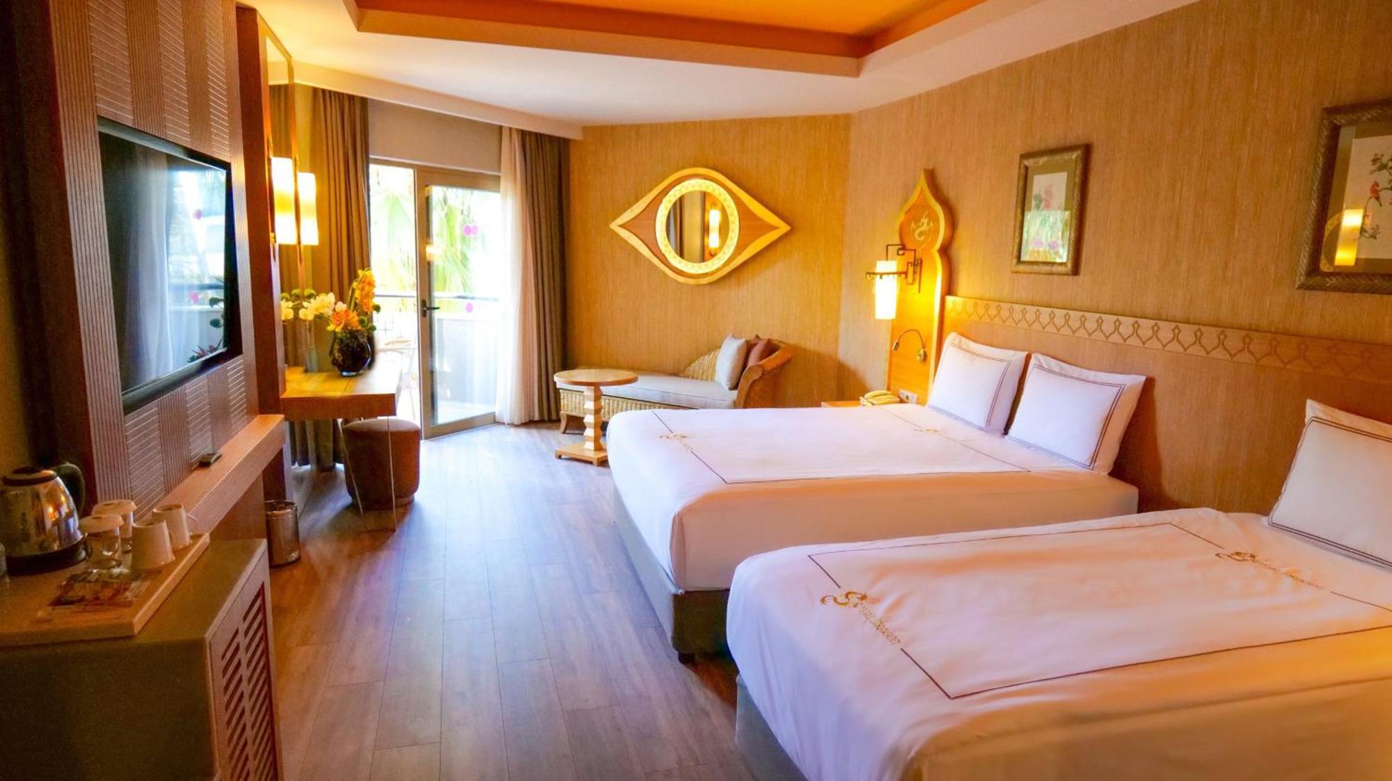 Resort Royal Dragon Side