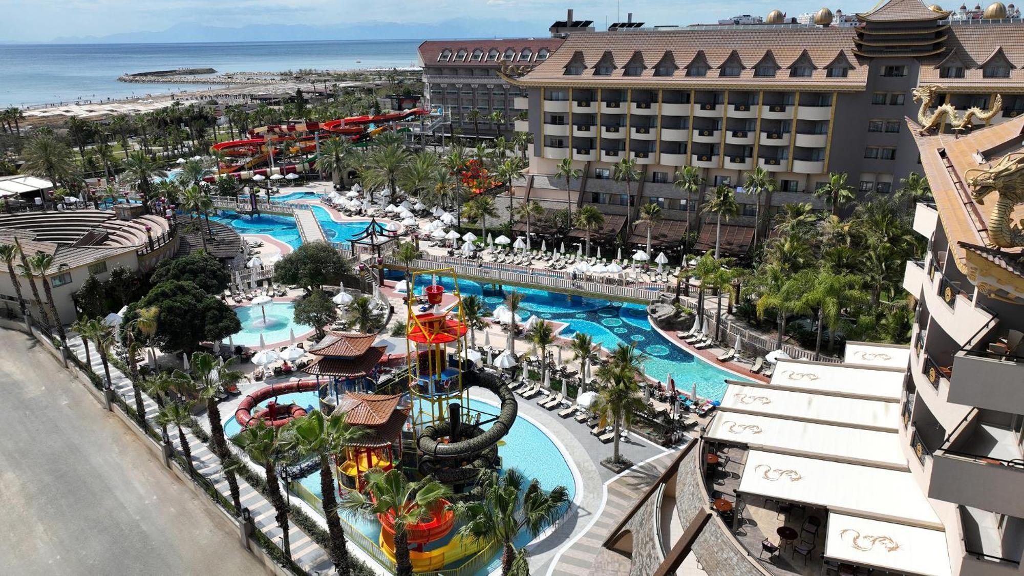 Resort Royal Dragon Side