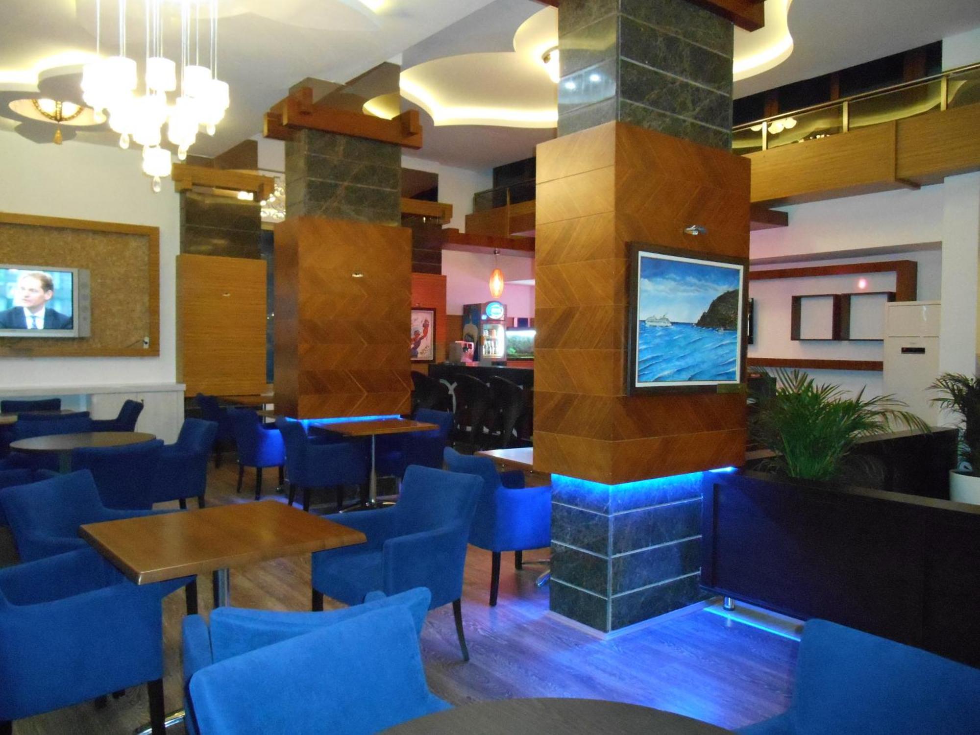 Parador Beach Hotel 3*